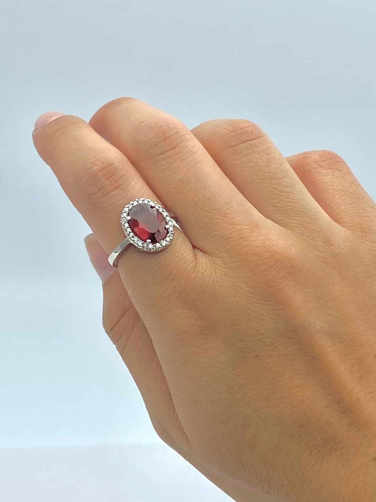 Anillo Granate con Diamantes en Oro 18K Blanco - miniatura 2