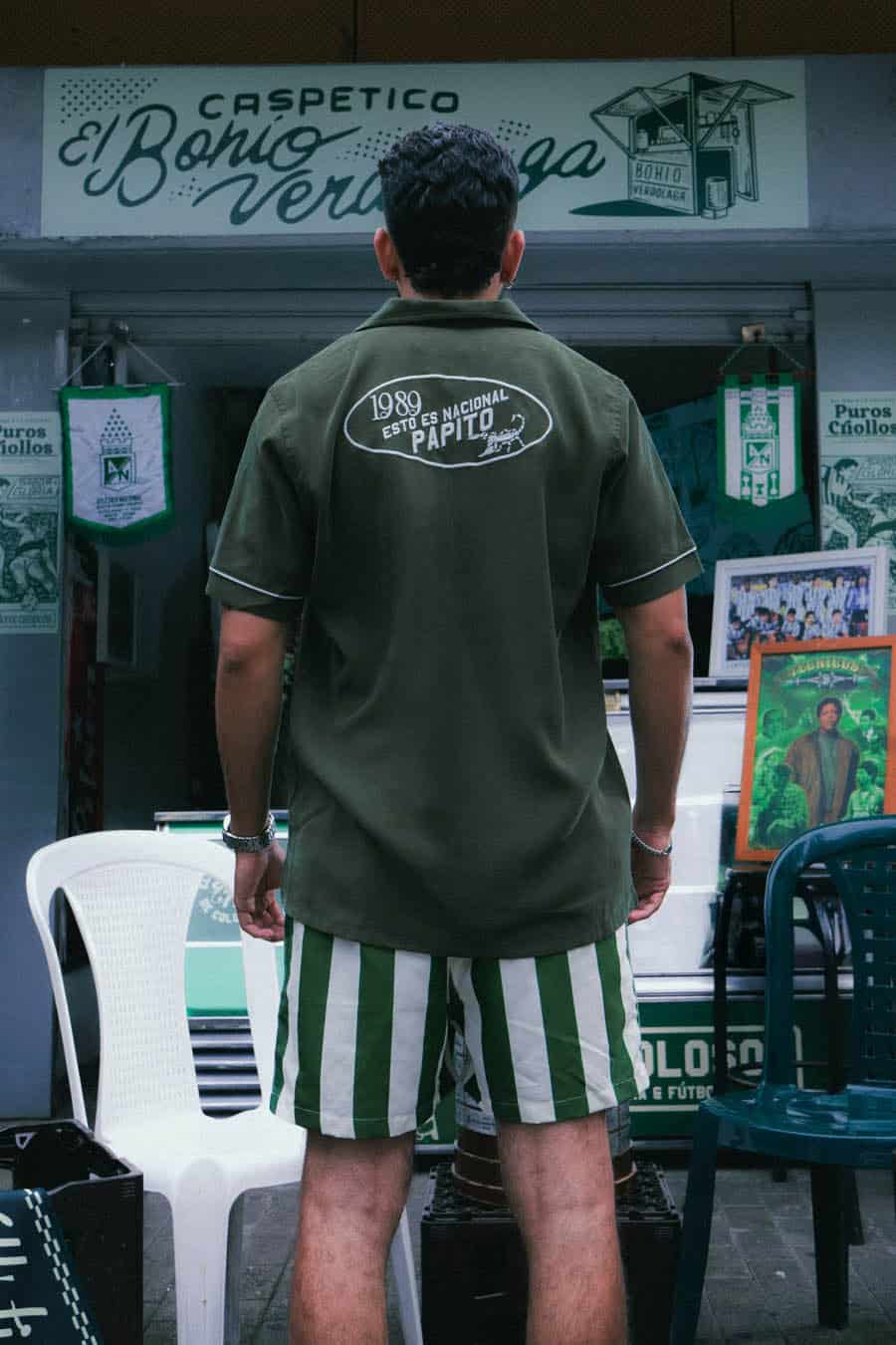 CAMISA VERDE PINO ESTO ES NACIONAL BOHIO - miniatura 2