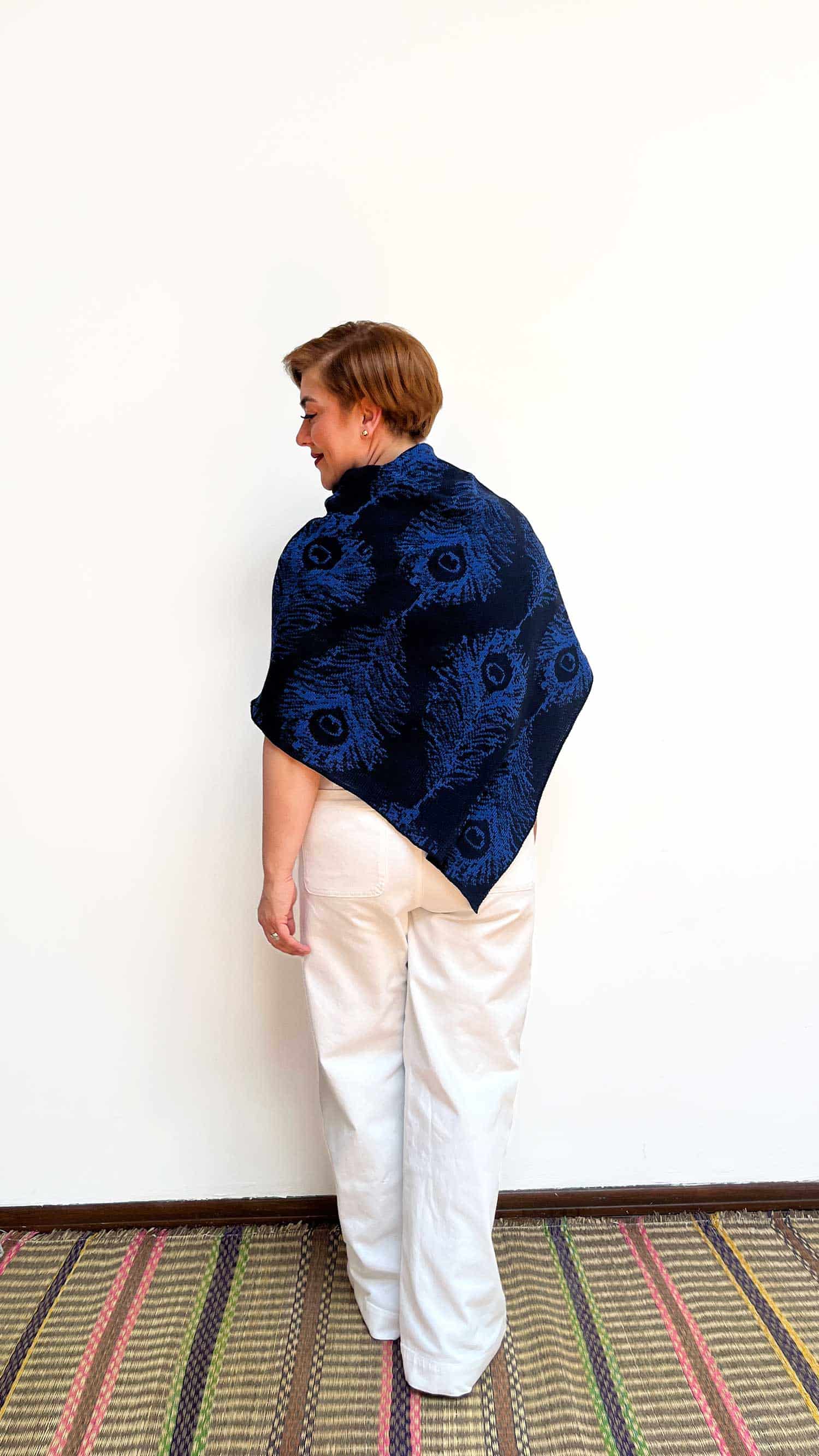 Poncho Plumas - azul oscuro y azul rey - miniatura 3