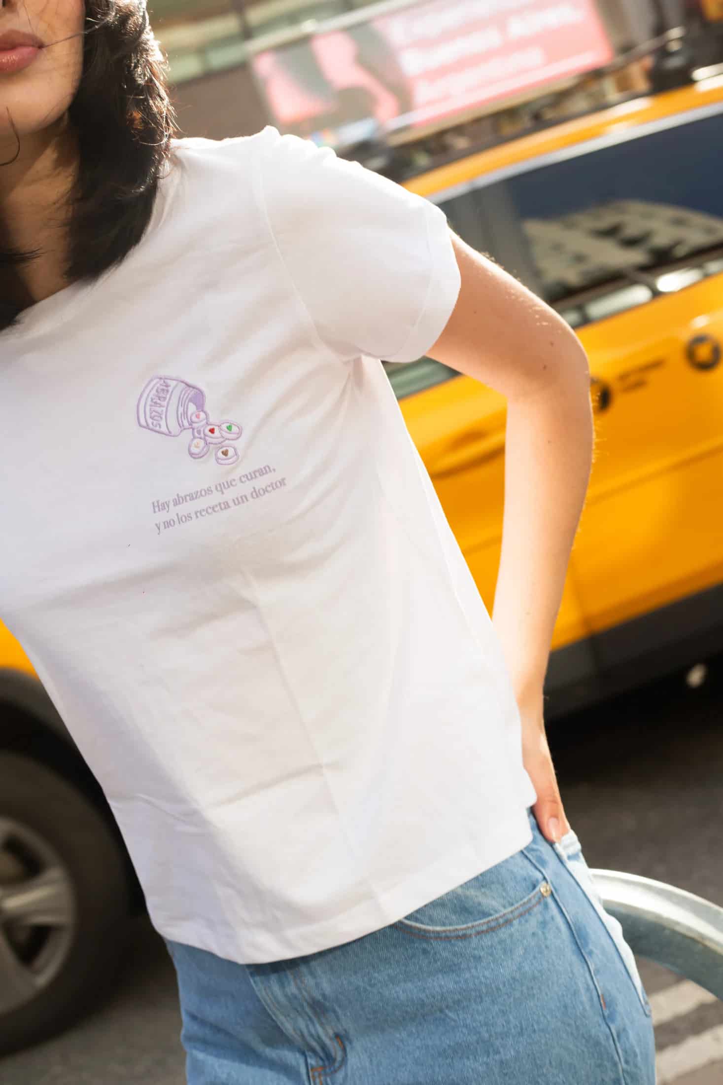 Hay Abrazos Que Curan Oversized Tee - miniatura 3