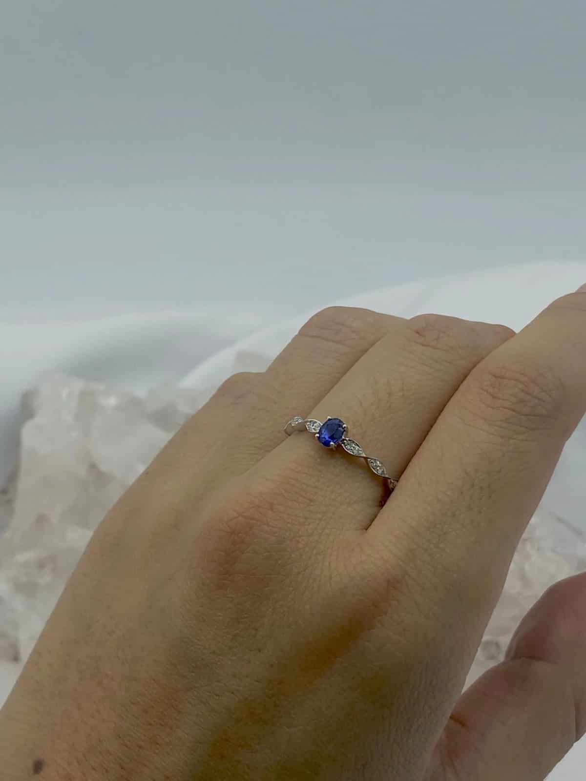 Anillo Zafiro con Diamantes en Oro Blanco 18 k - miniatura 4