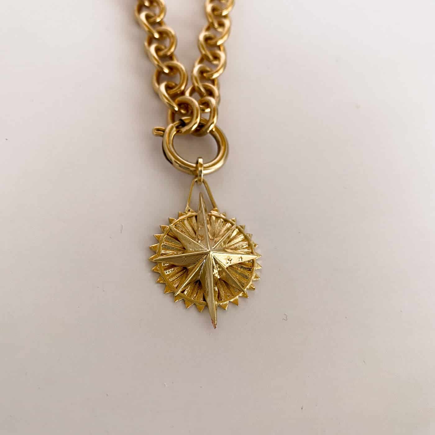 MEDALLÓN AYU ORO - miniatura 3