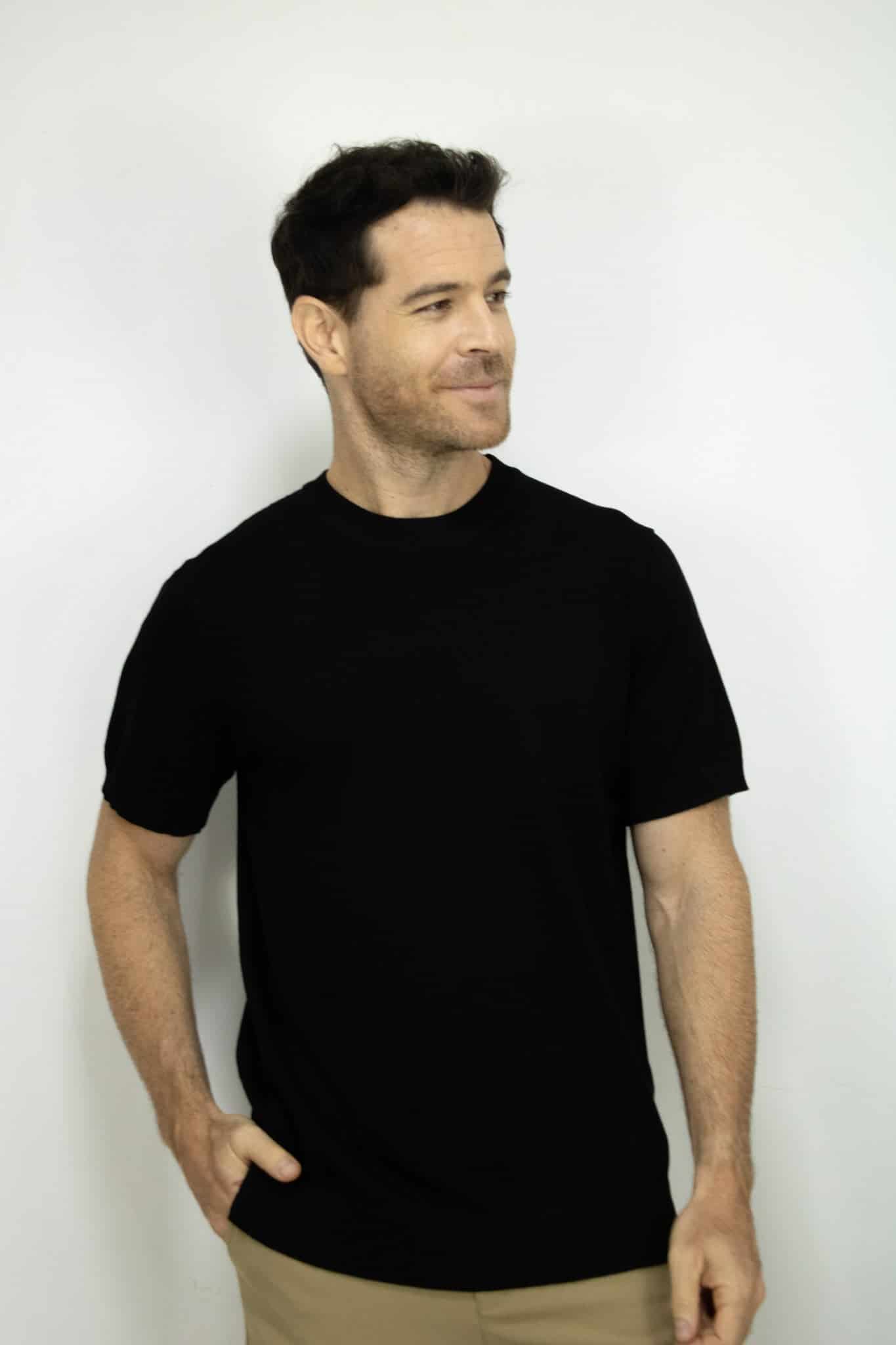 CAMISETA TEJIDA NEGRA PARA HOMBRE - miniatura 1