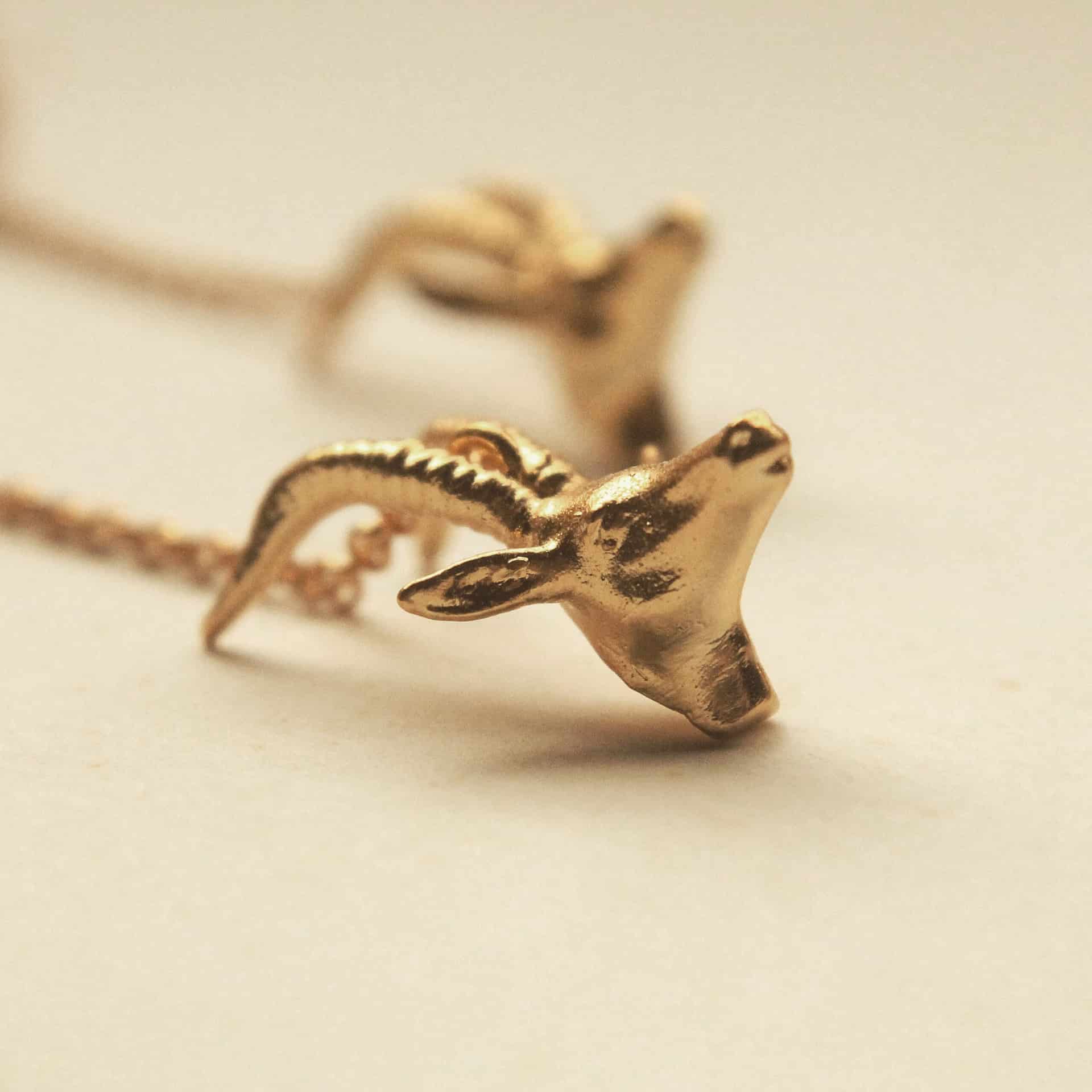 Aretes largos con cabeza de antílope - miniatura 3