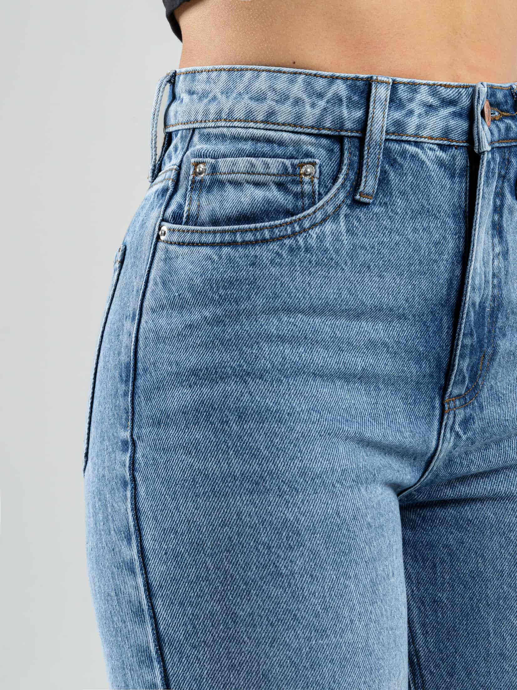Ref: 064237 Jean Mom Flare, rígido, tiro alto, tono azul medio claro, diseño cinco bolsillos. - miniatura 4