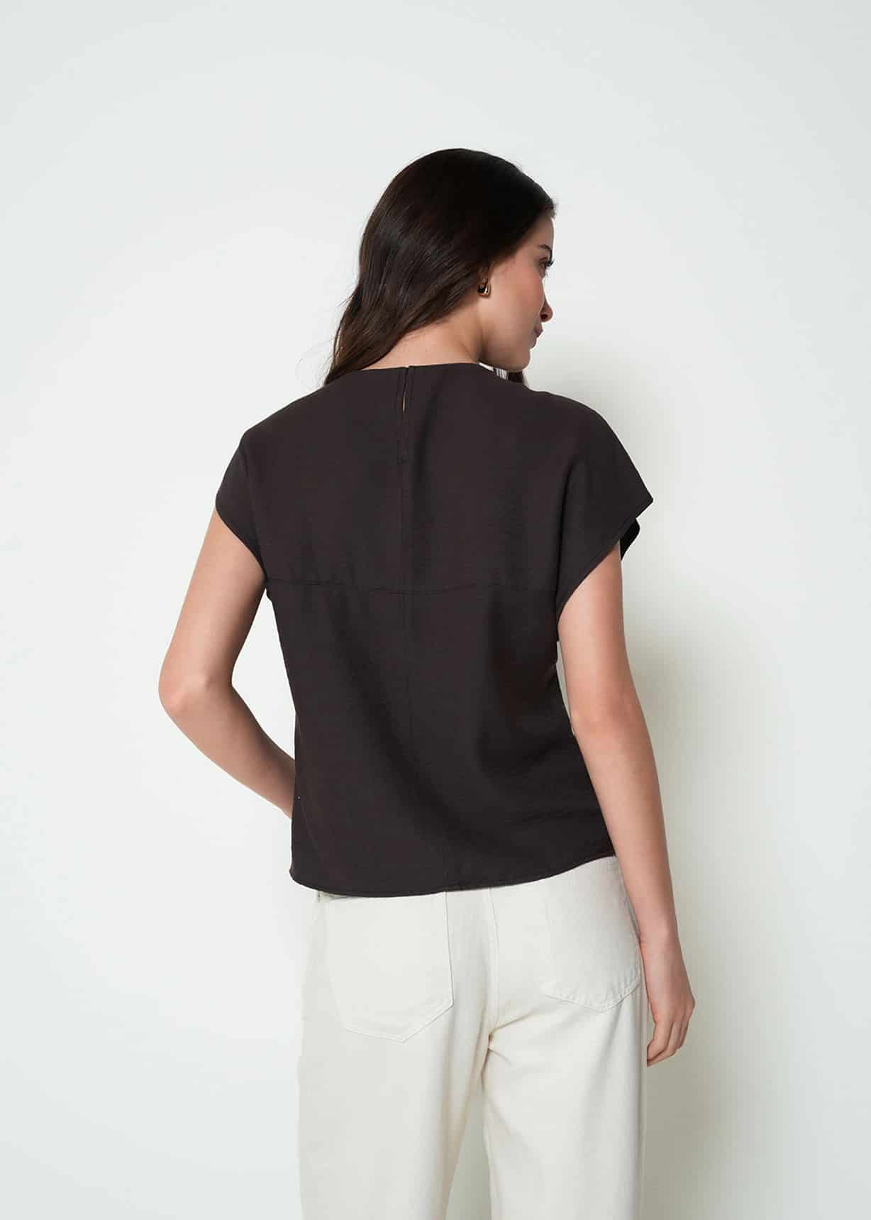 Camisa con recogido en hombro - miniatura 6