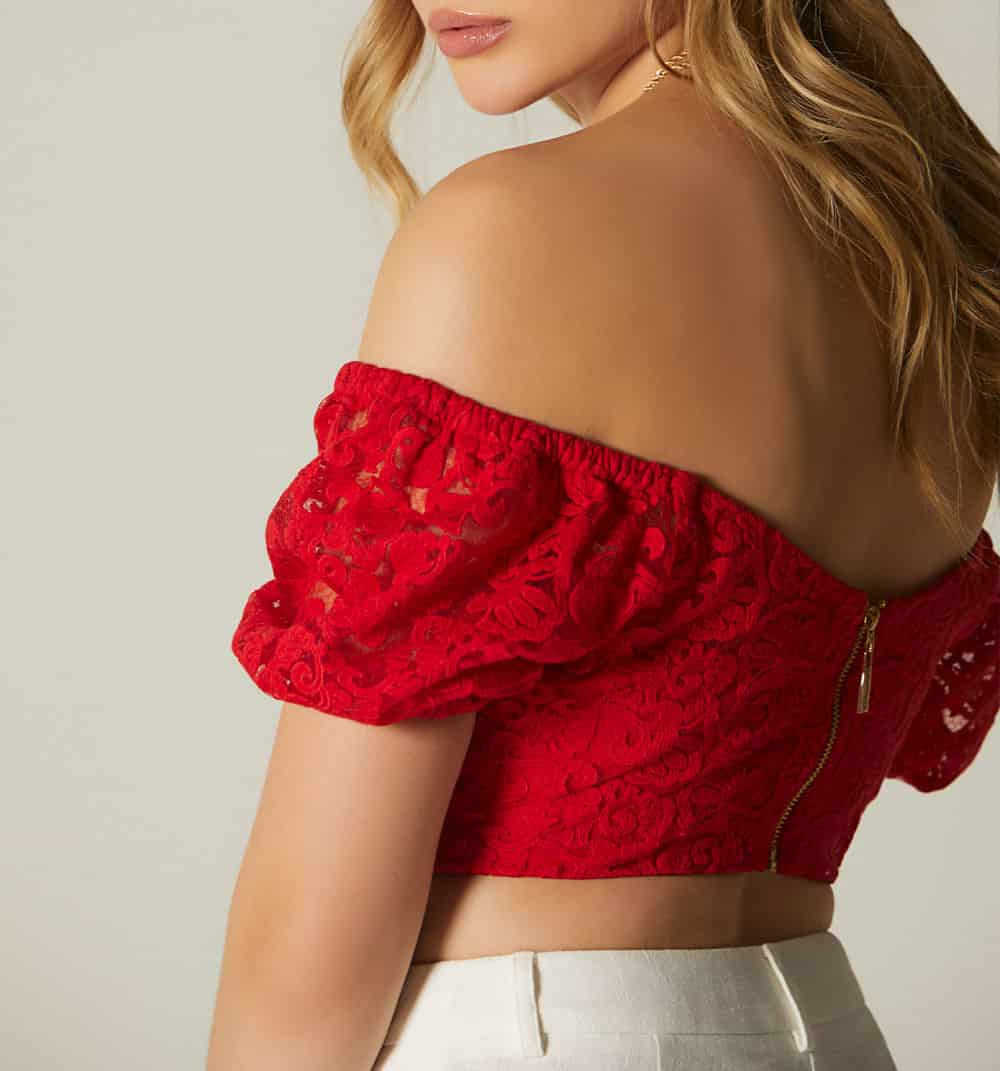 Blusa con hombros descubiertos - miniatura 4