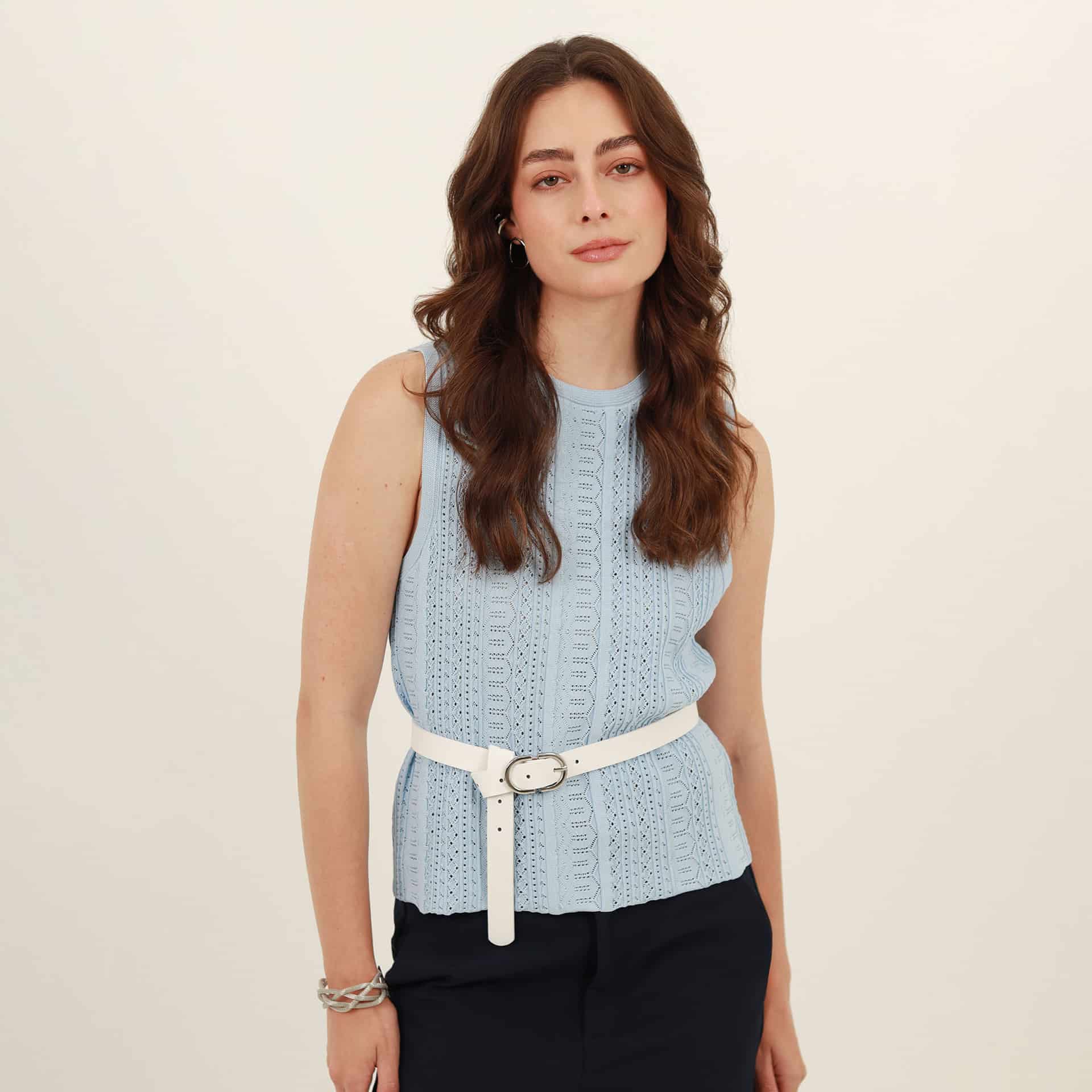 Blusa cuello recondo manga sisa con textura - miniatura 6