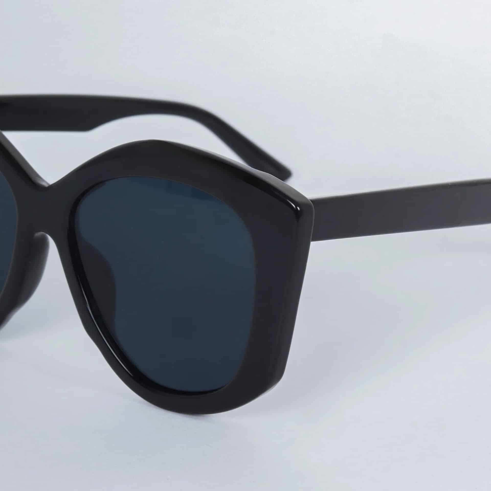 Gafas de sol Negras Asimetricas - miniatura 4