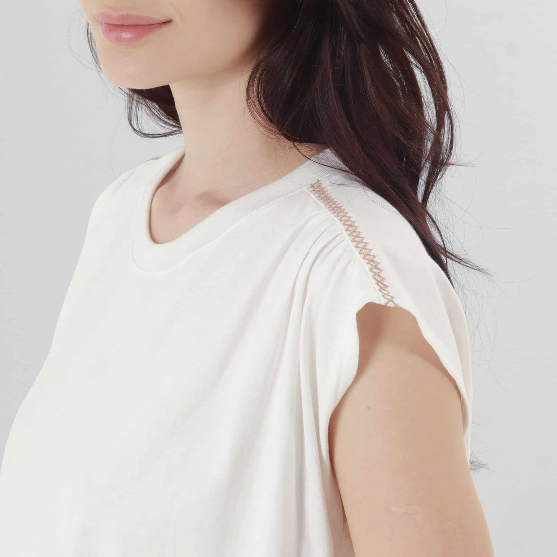 Camiseta cuello redondo manga corta rodada recogido en hombro - miniatura 2