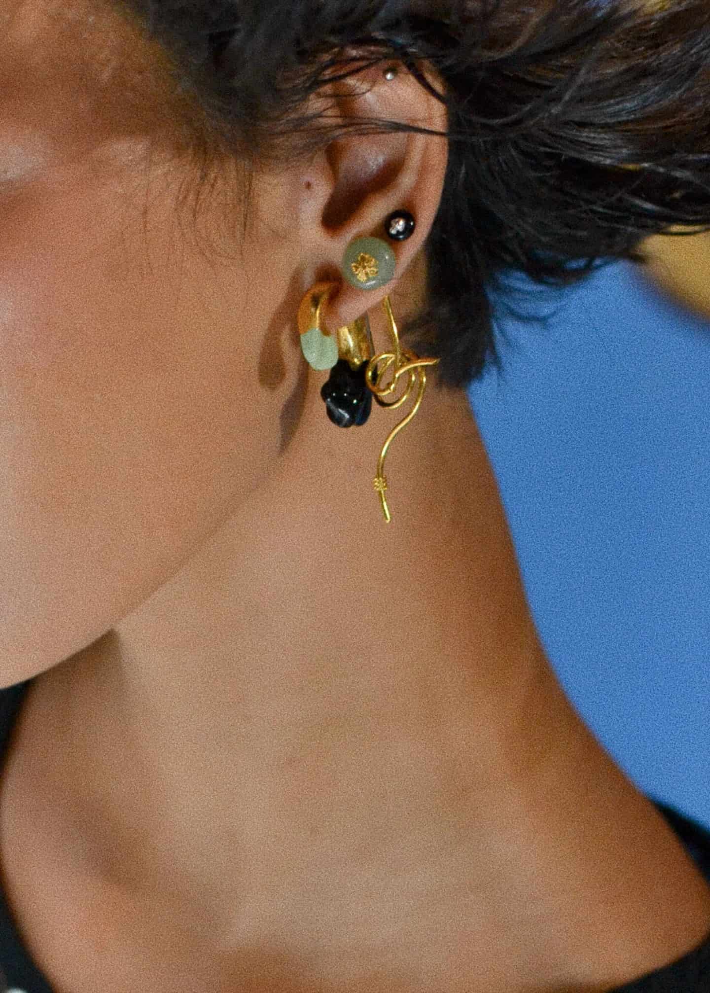 Mini Petal Curve Stud Pistacho - miniatura 3