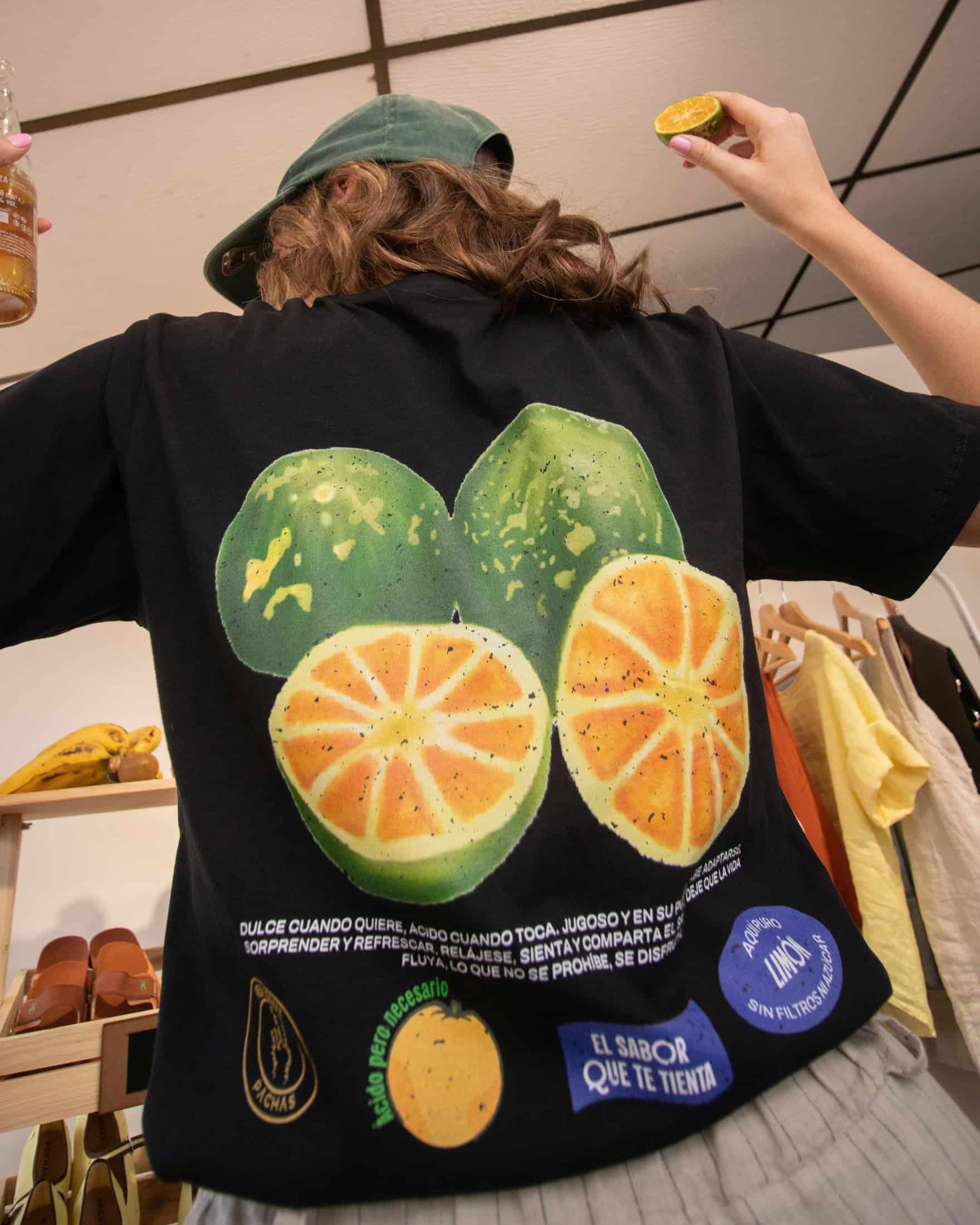 Camiseta Negra "Mercado Fresco" Limon Mandarino - miniatura 1
