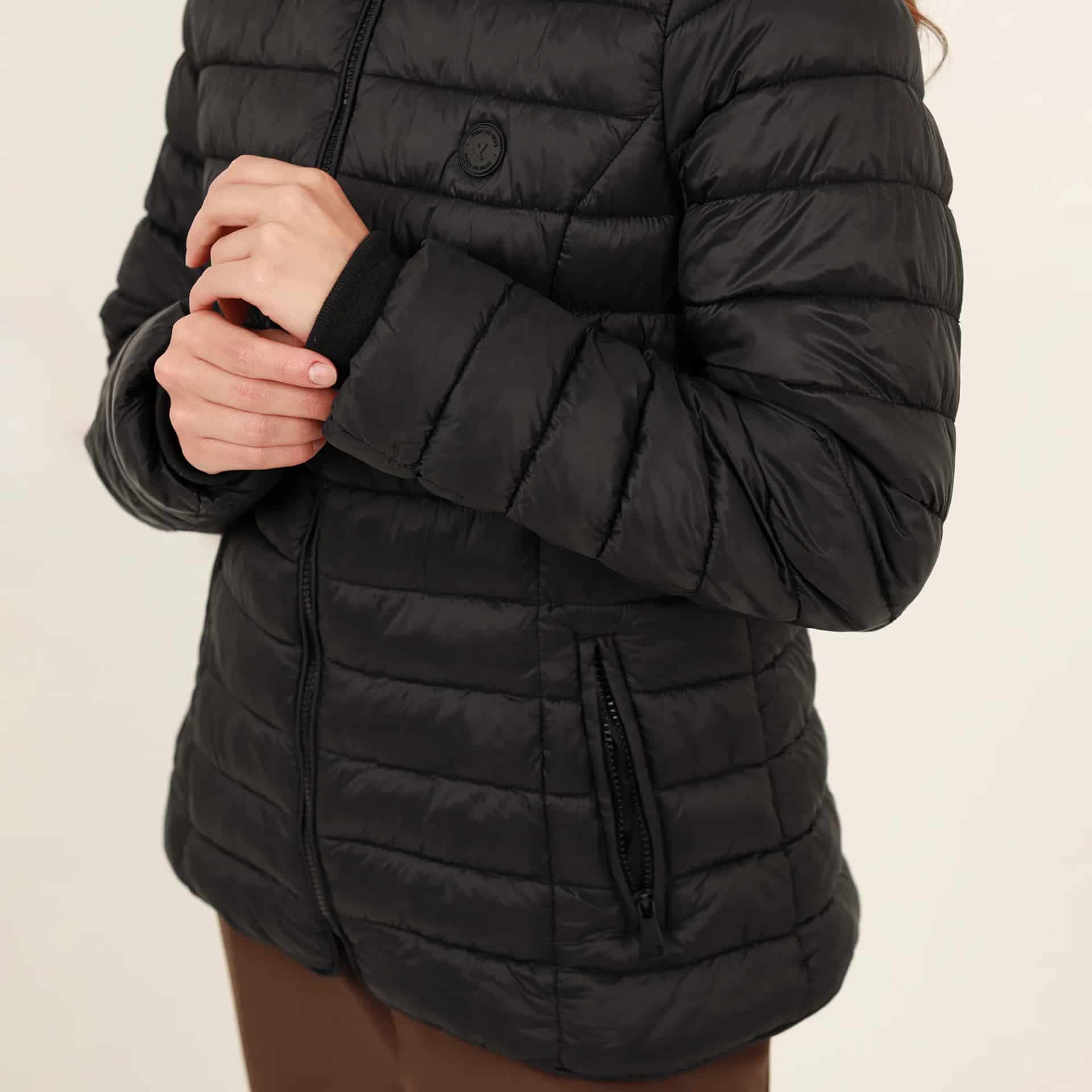 Chaqueta acolchada básica cuello alto con capucha - miniatura 10