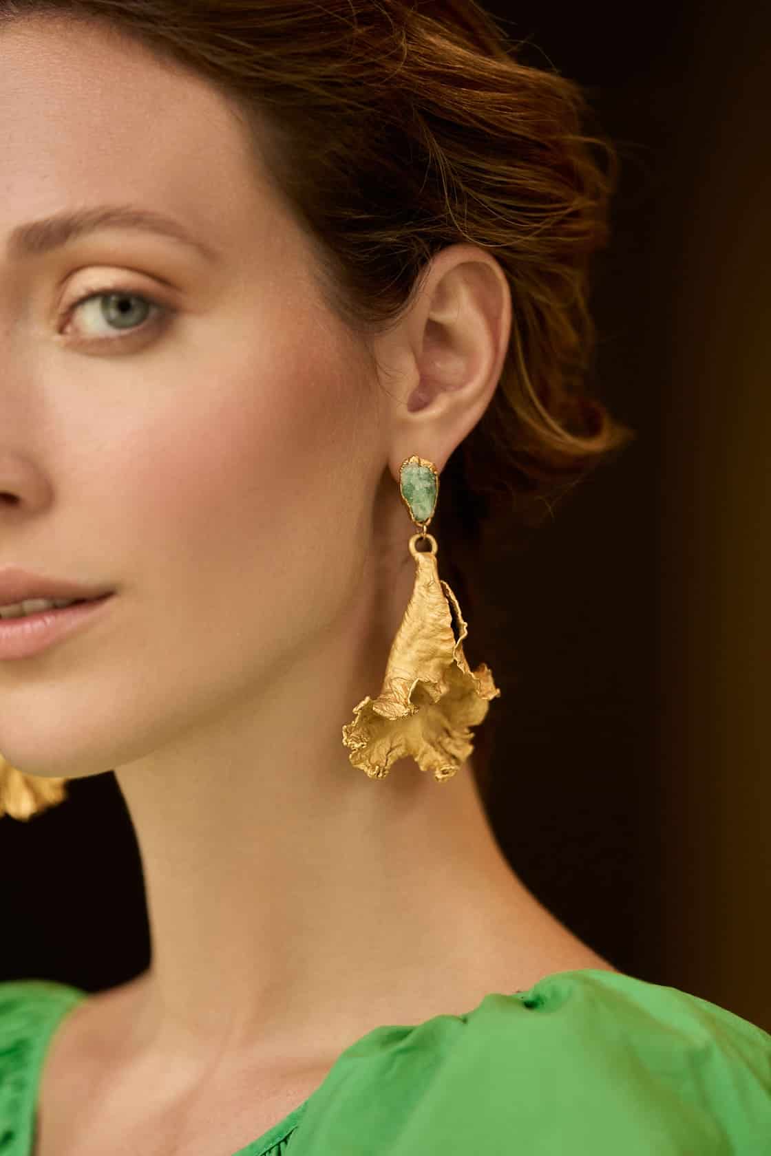 LABELLUM AND ROUGH EMERALD EARRINGS - miniatura 3