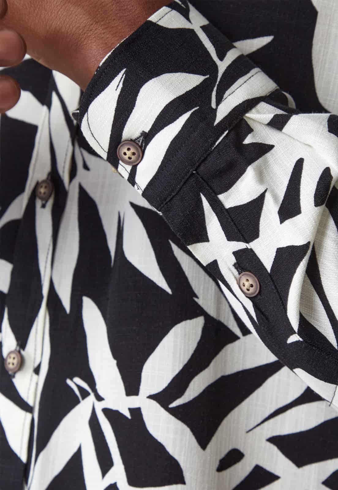 Camisa manga larga negra con maxiestampado floral - miniatura 5