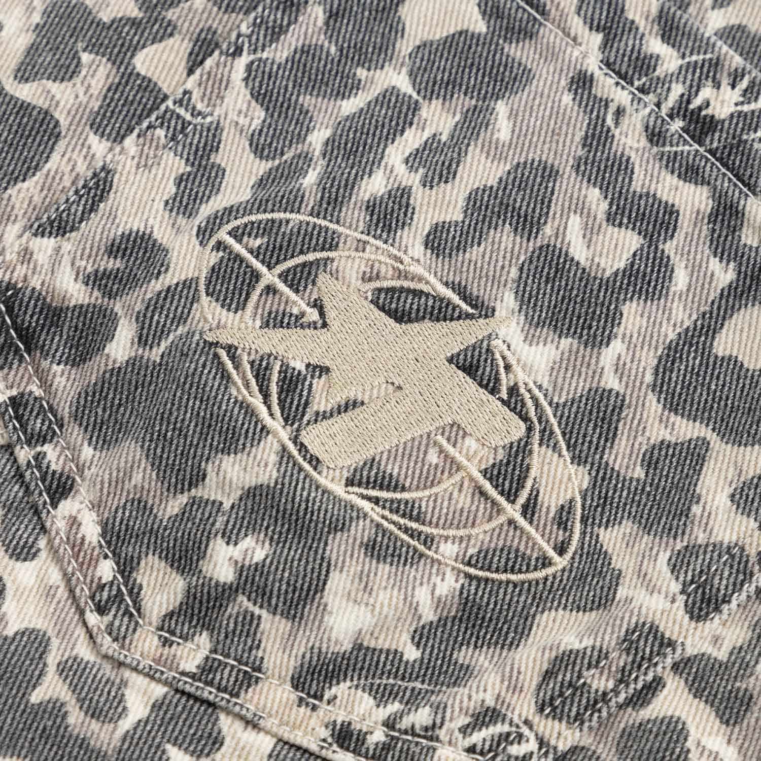Intuition Leopard Cargo Jorts - Camel - miniatura 4