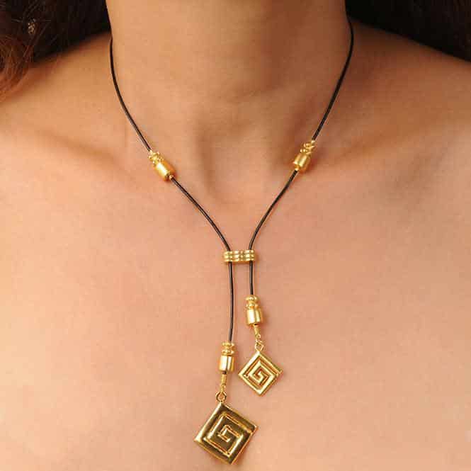 Collar Cuero Negro Corbata dos Dijes Pequeños Decoración Típica Calima - miniatura 2