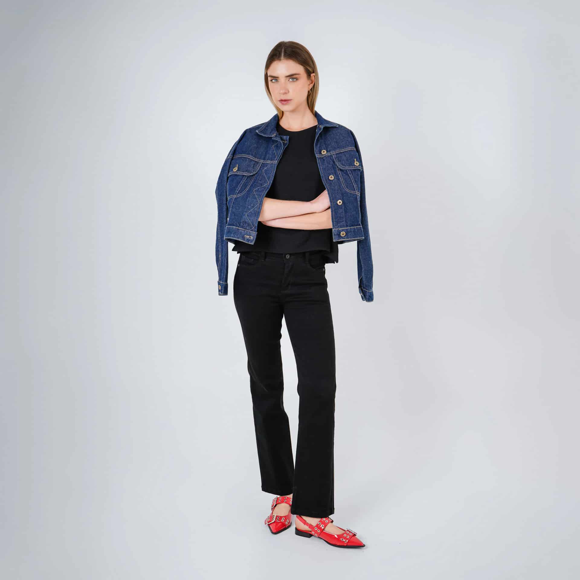 Chaqueta cazadora crop en denim cuello sport - miniatura 2