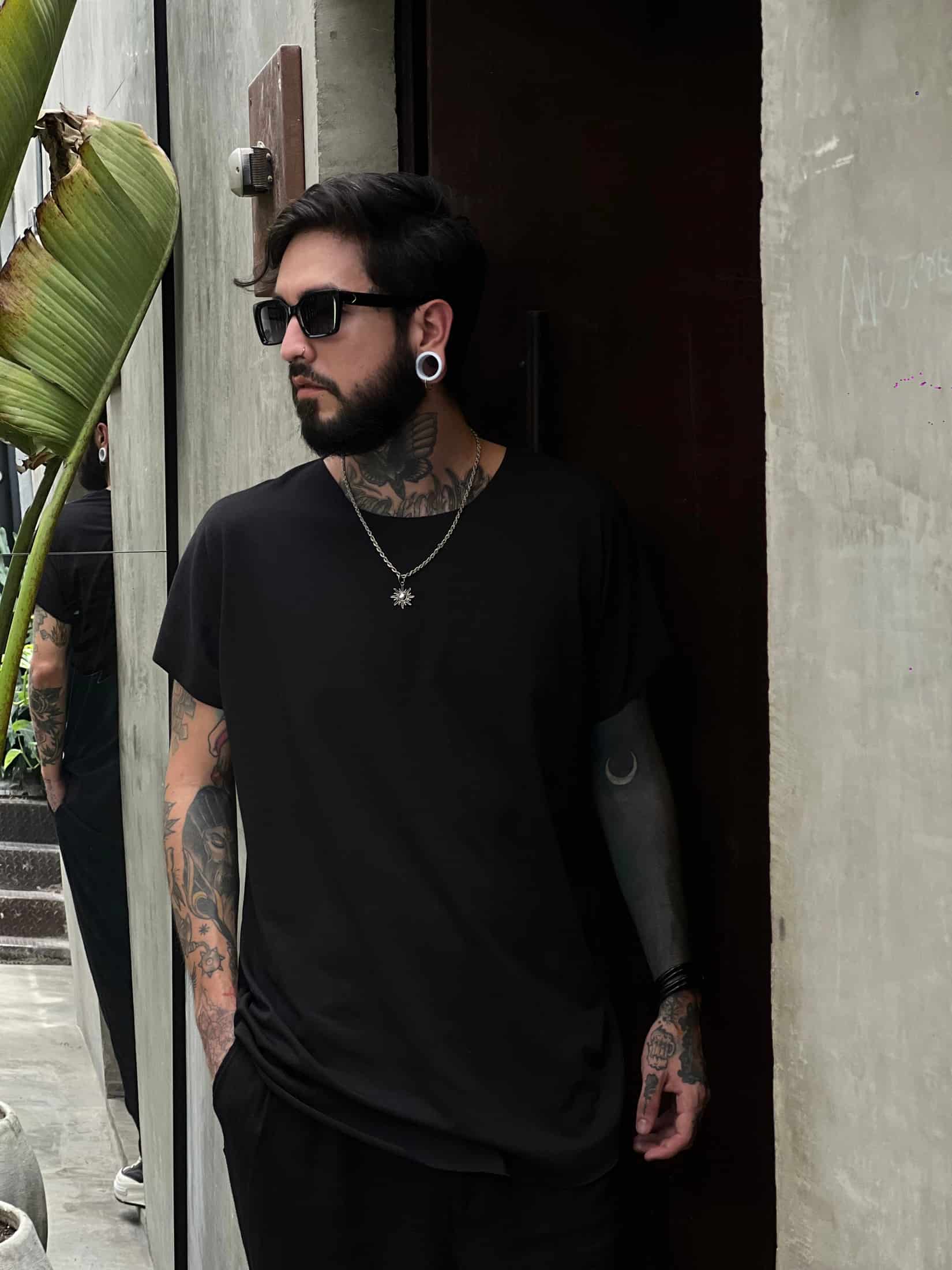 Camiseta ov negra - miniatura 4
