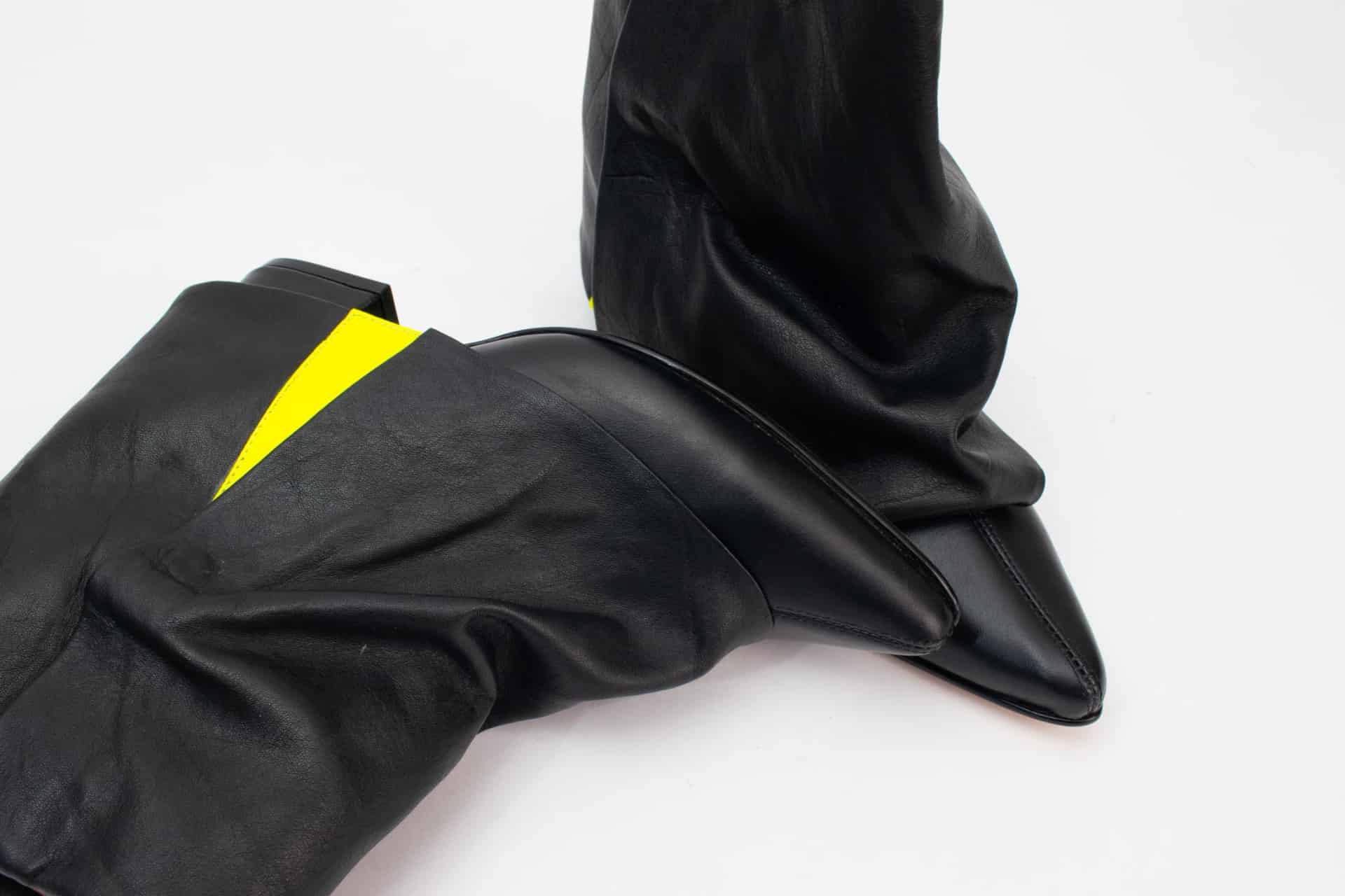 Boots, black pants - miniatura 3