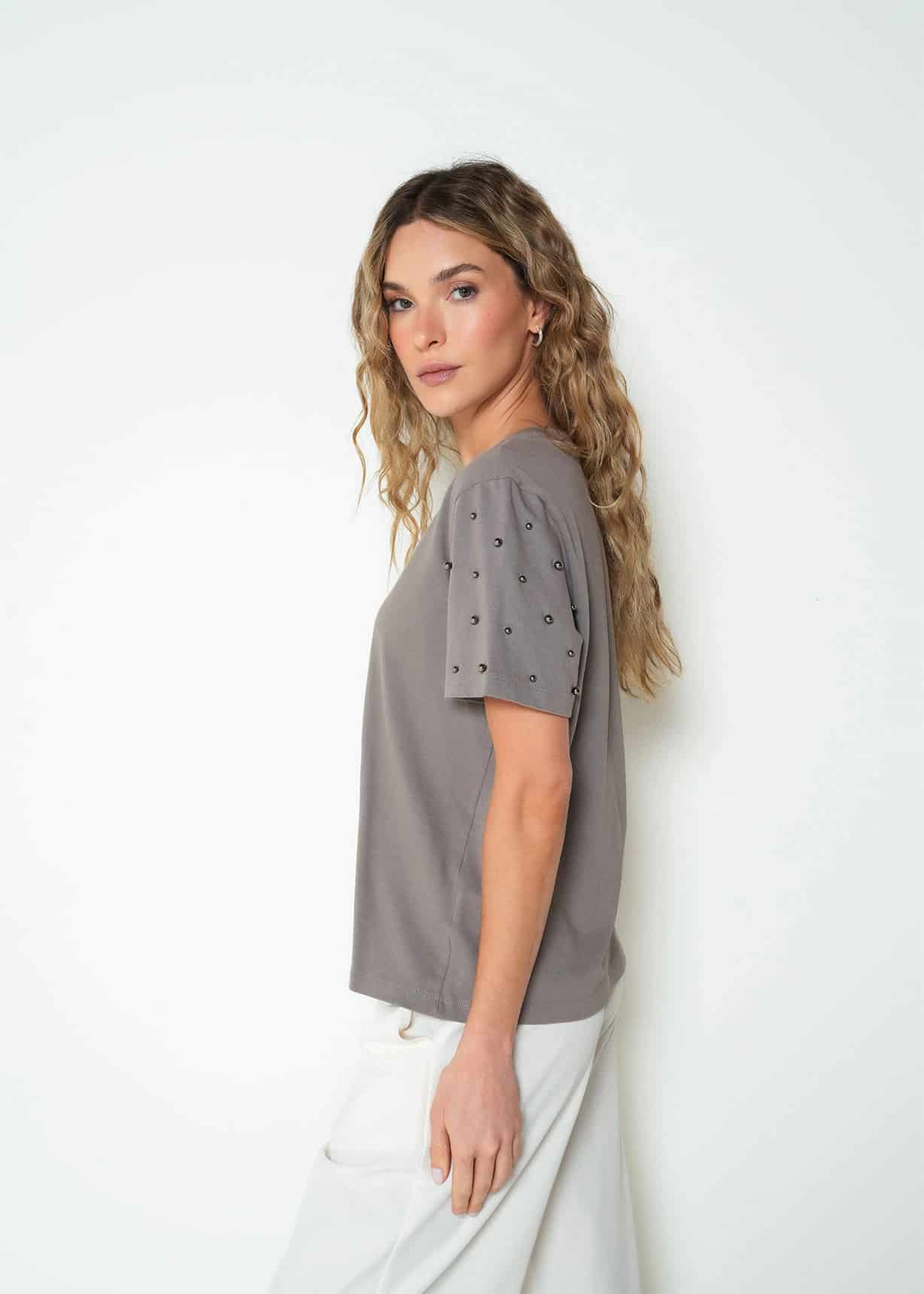 Camiseta con taches en mangas - miniatura 3