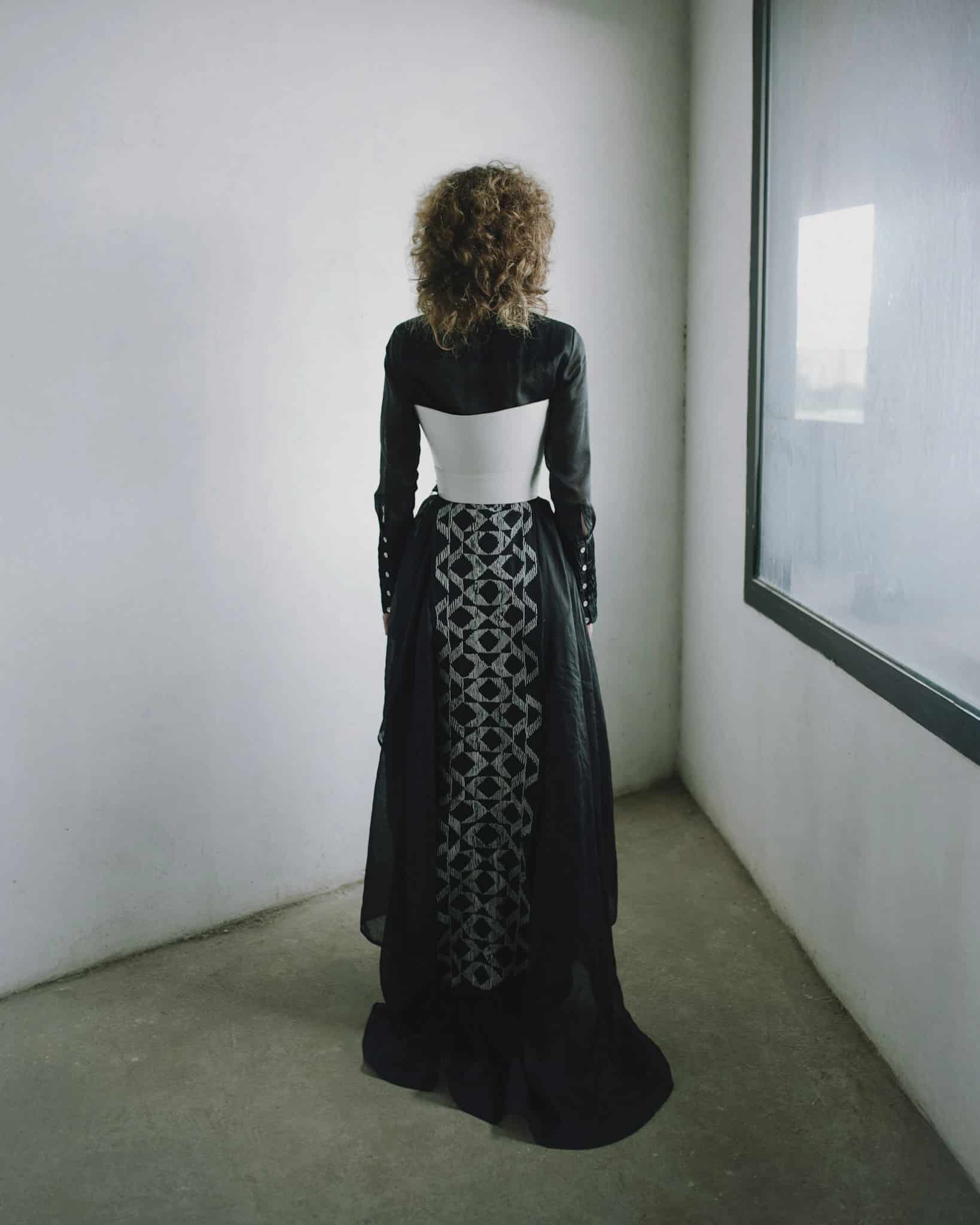 SHIRTDRESS CAPE WITH FURROWS IN SLEEVES - miniatura 4