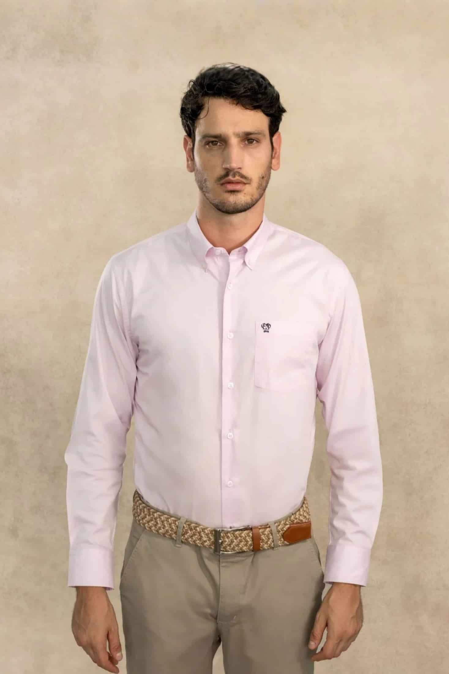 Camisa Antimanchas Popelina Light Pink Con Bolsillo Logo Azul - Talla Regular - miniatura 1