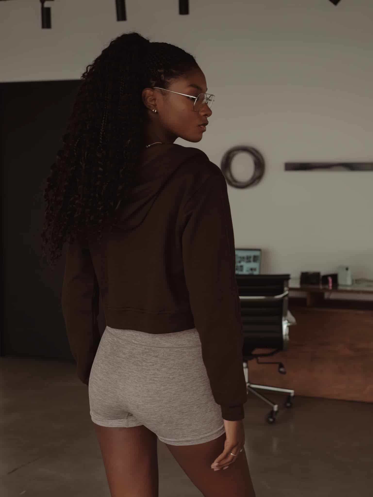 CROPPED ZIP HOODIE - DARK CHOCOLATE - miniatura 6