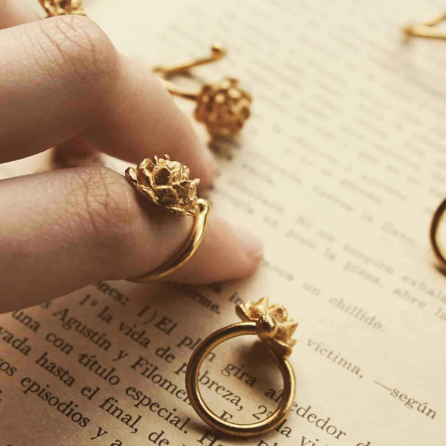 Anillo con flor de loto pequeña - miniatura 4