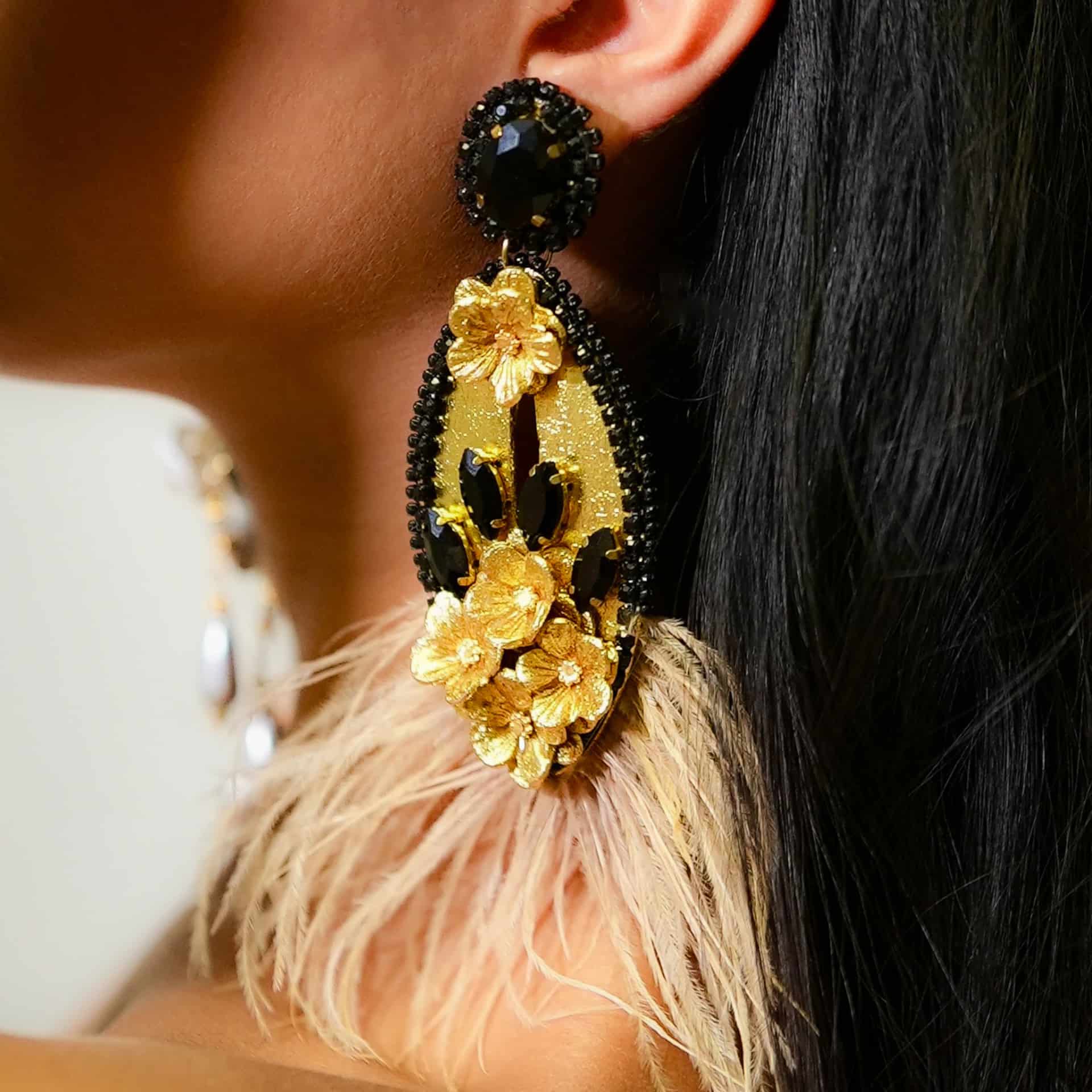 Gold & Black Feather Earrings - miniatura 2