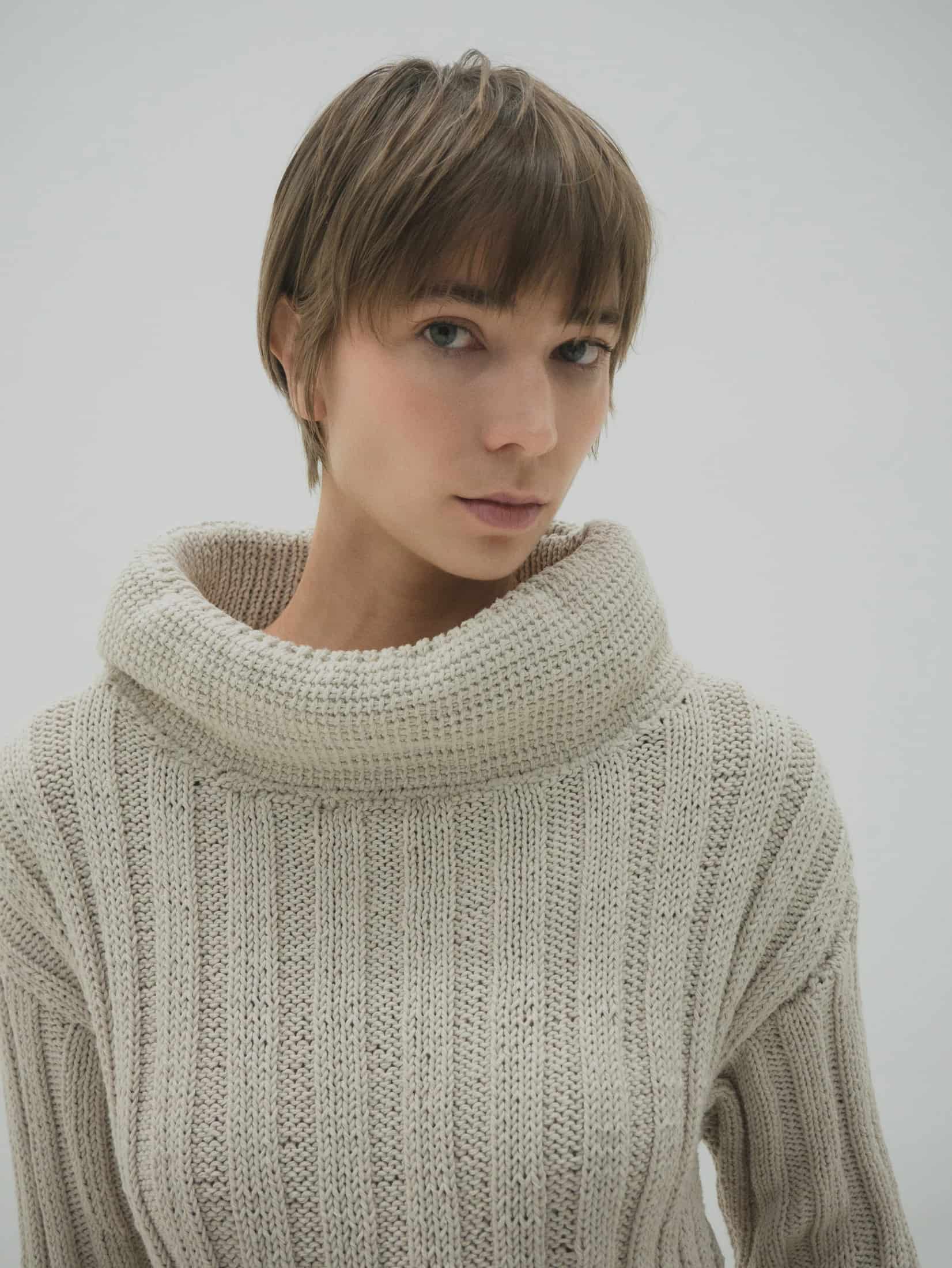 Sweater cuello alto estructurado crochet - miniatura 1