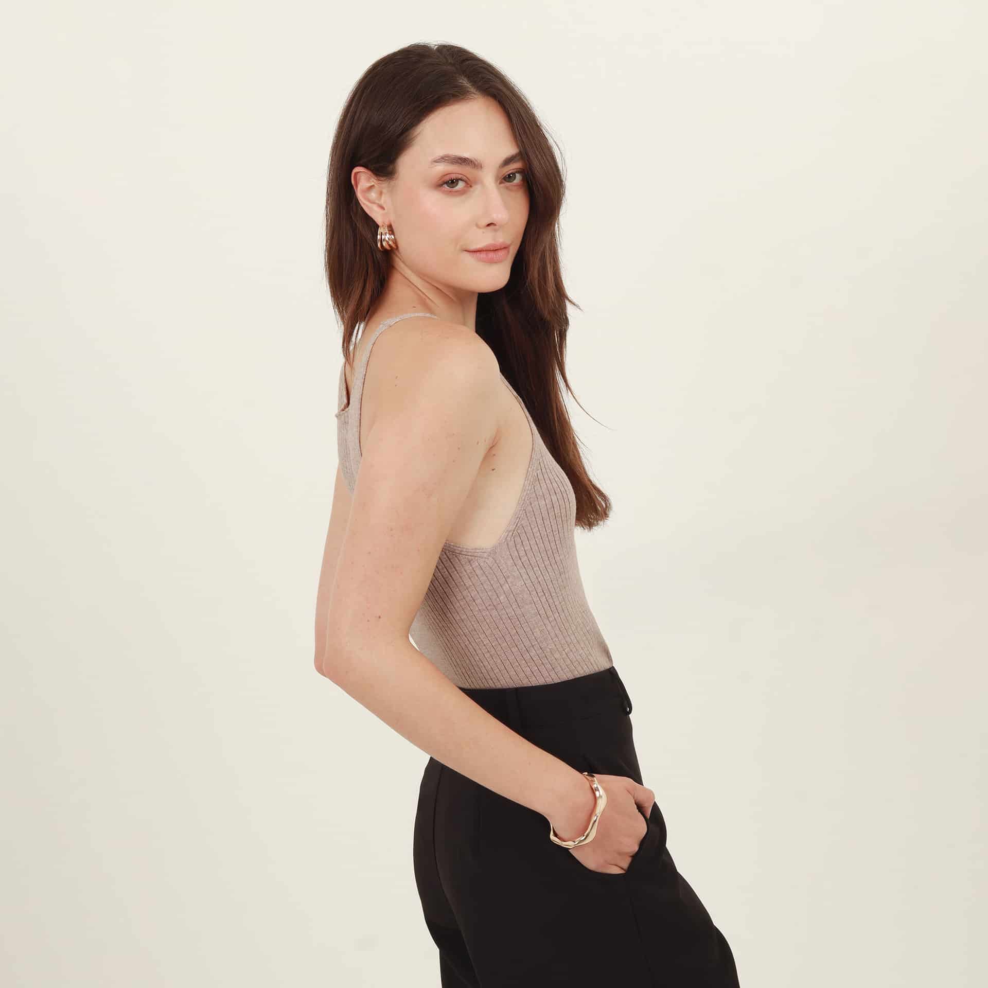 Blusa top cuello redondo con tirantes finos - miniatura 6
