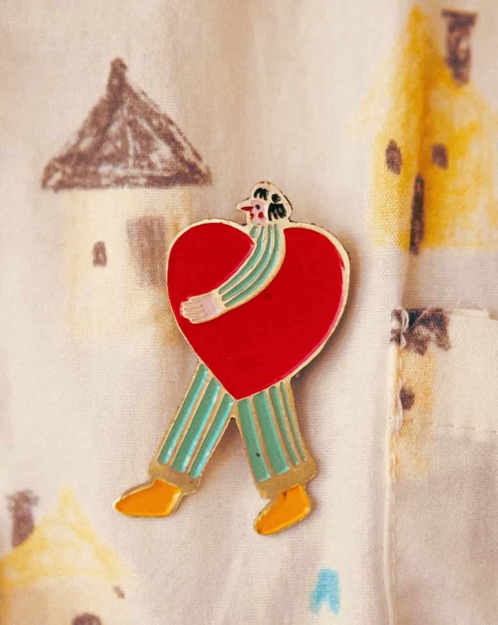Pin e imán llevo mi corazón - miniatura 1