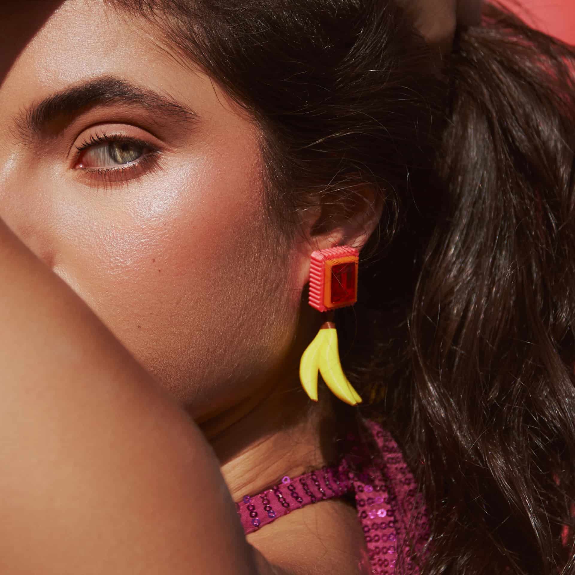 ARETES CRISTAL CON DIJE DE BANANO - miniatura 2