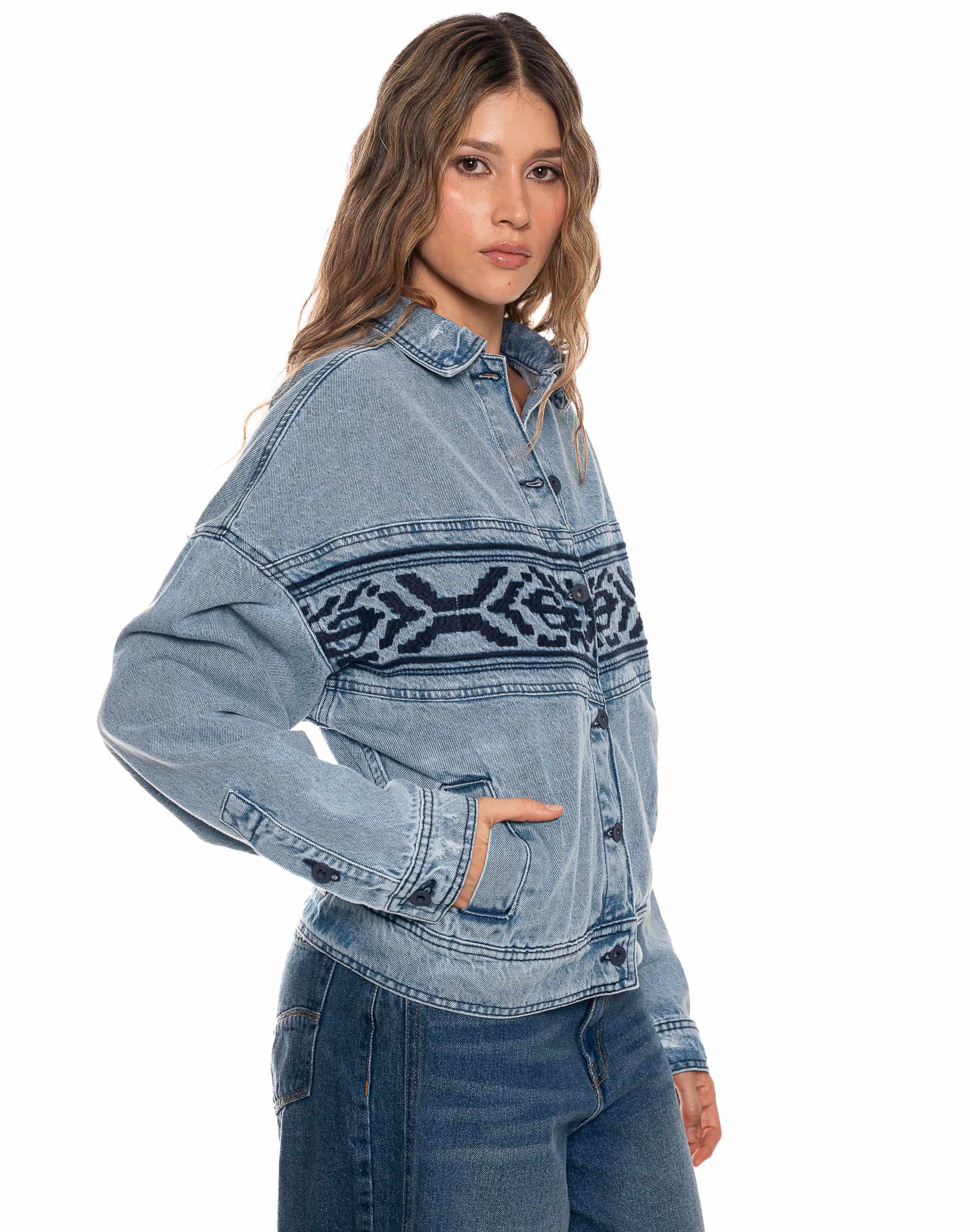 Chaqueta Trucker Denim Con Bordado Azul - miniatura 6
