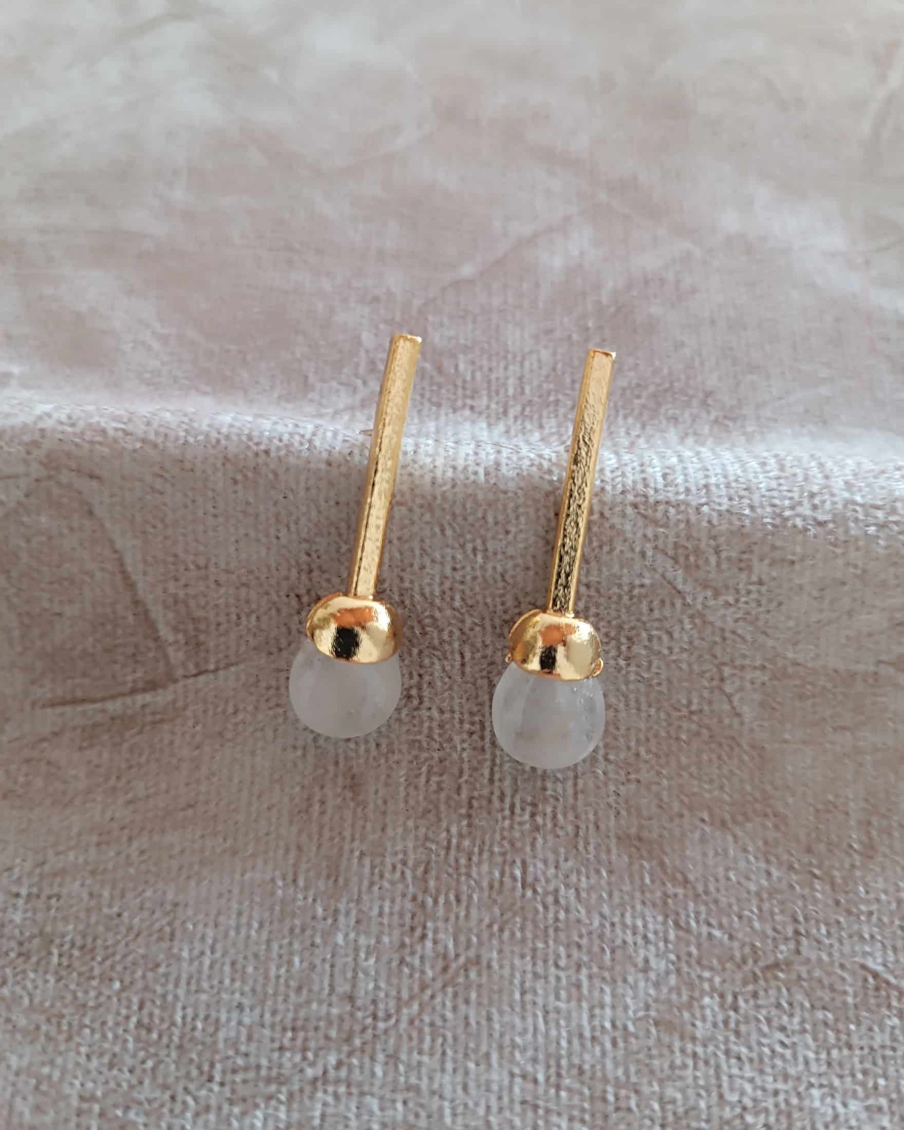 Aretes en bronce y cuarzo cristal, Fernanda - miniatura 4