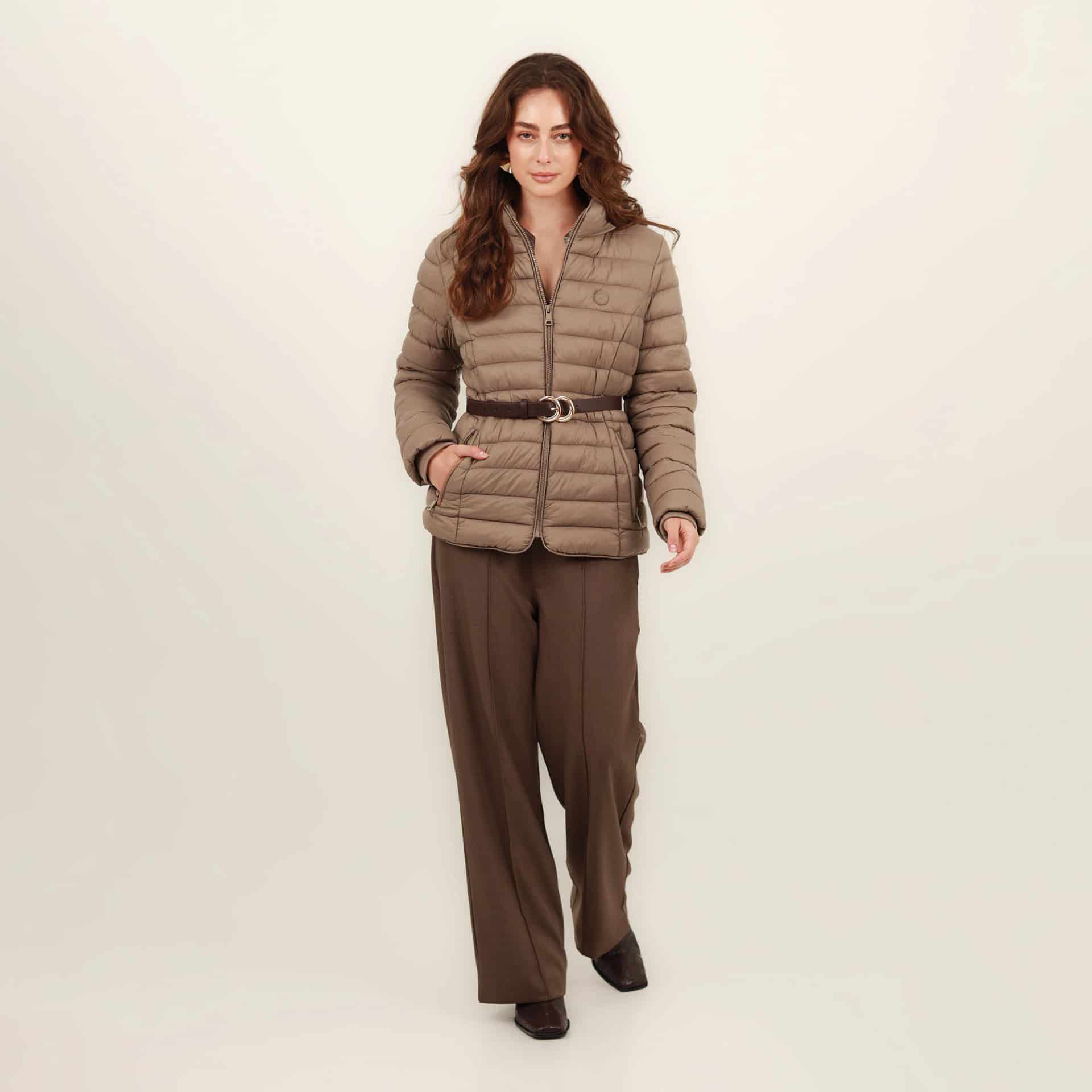 Chaqueta acolchada básica cuello alto con capucha - miniatura 27