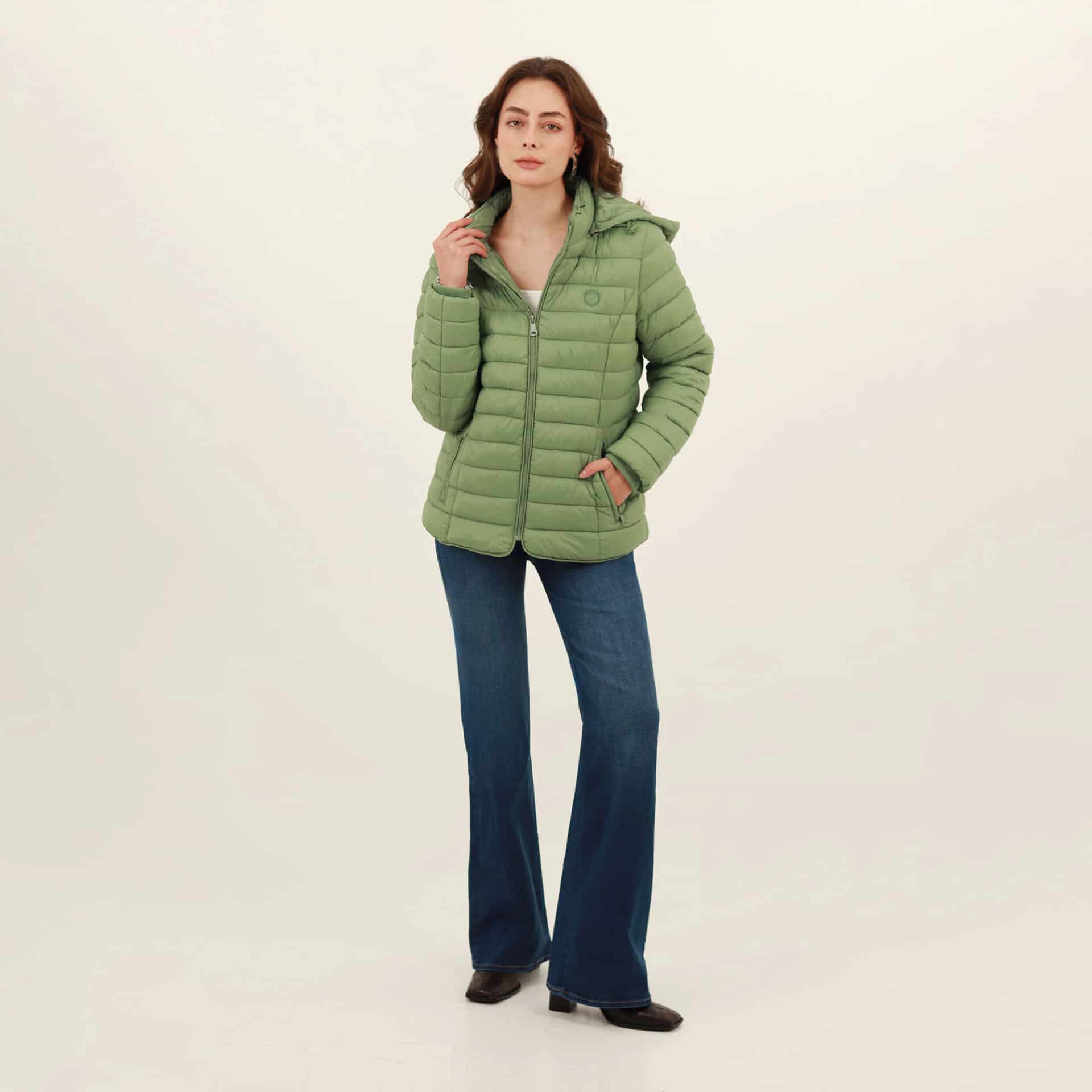 Chaqueta acolchada básica cuello alto con capucha - miniatura 43