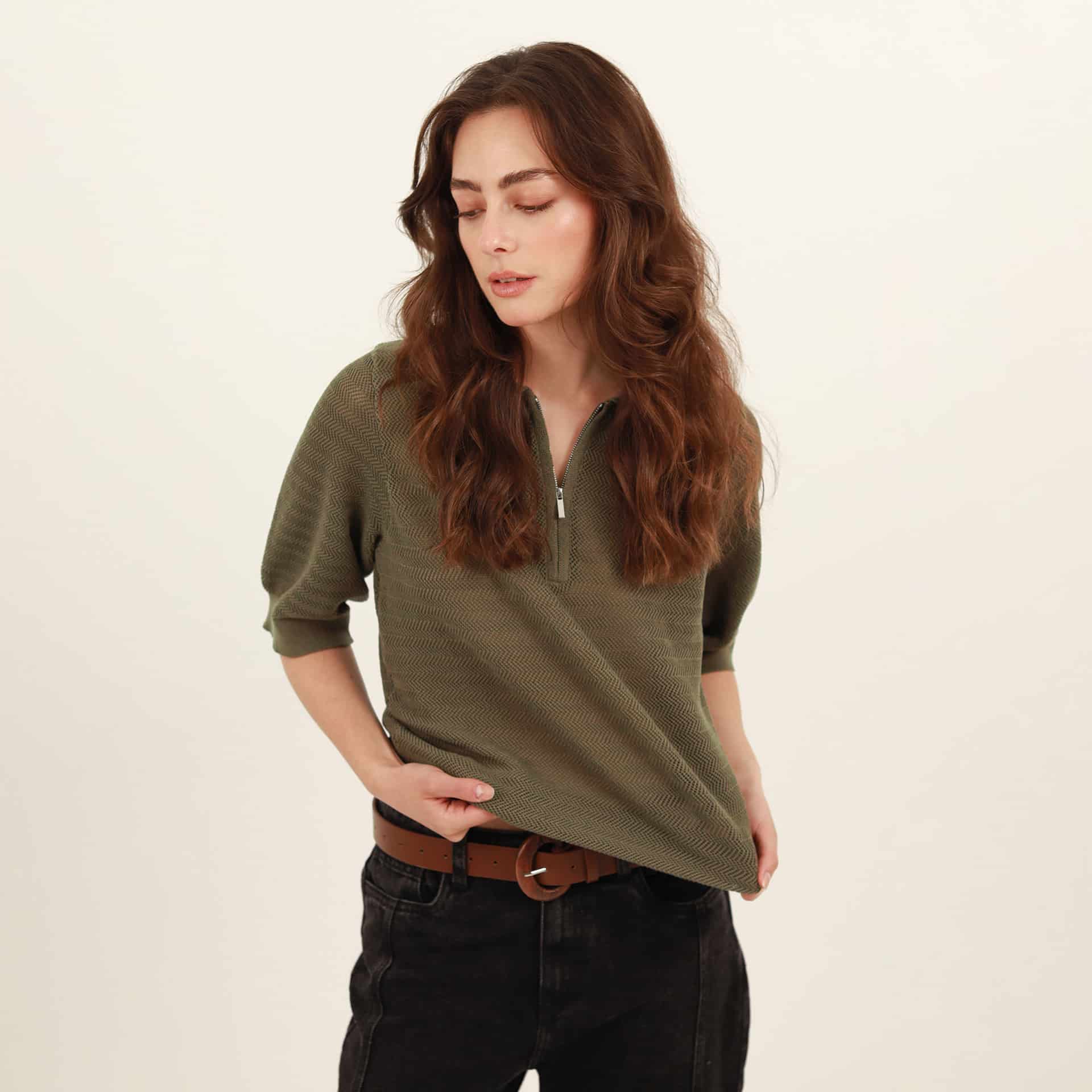 Sweater cuello polo manga corta con textura - miniatura 11