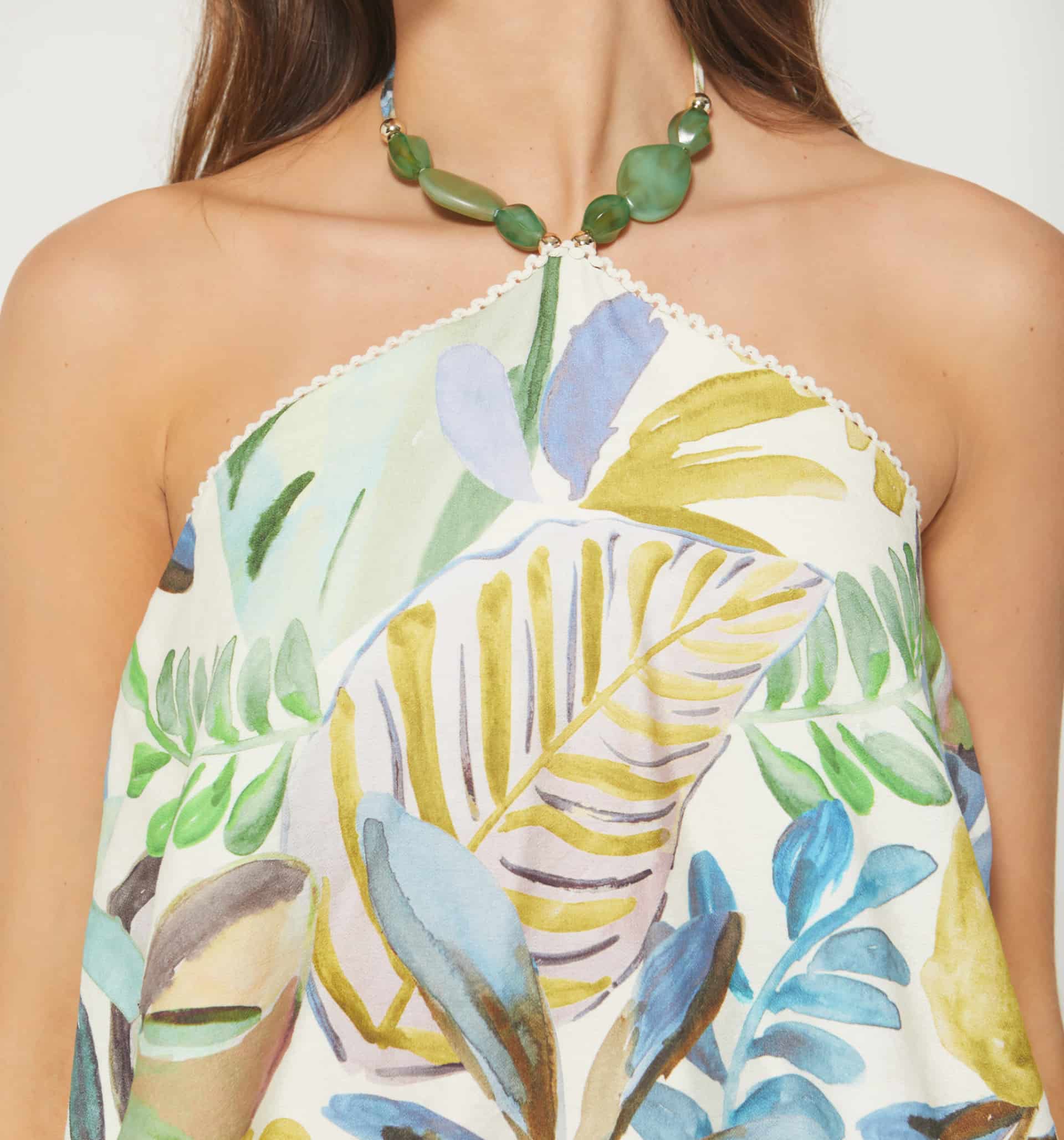 Blusa halter con herrajes - miniatura 3