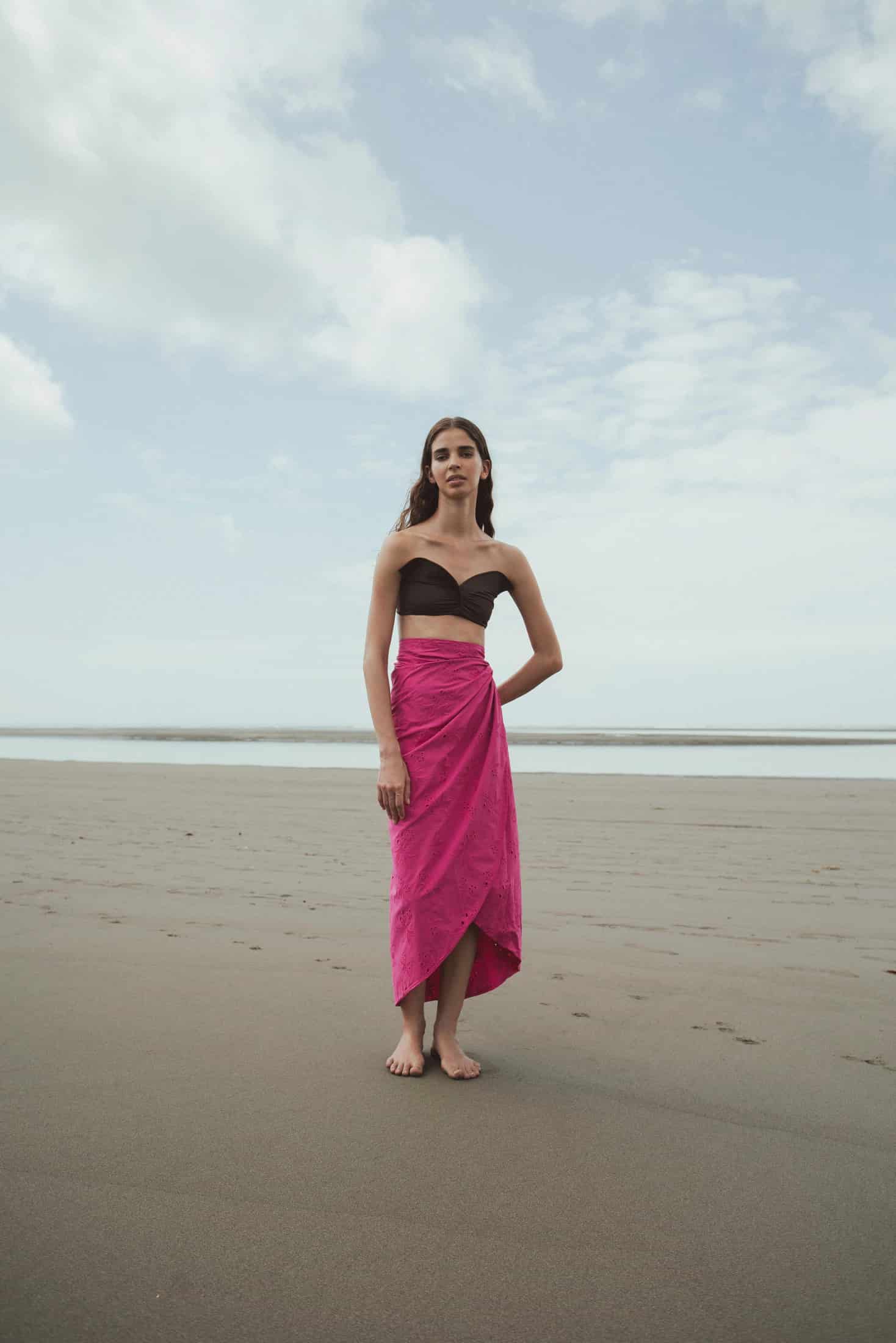 Chocó Cotton Eyelet Wrap Around Midi Skirt / Fucsia - miniatura 2