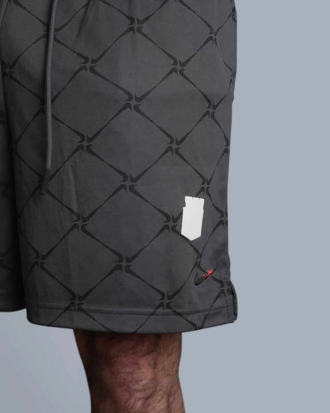 PANTALONETA GRIS ROMBOS NIKE HOMBRE - miniatura 4