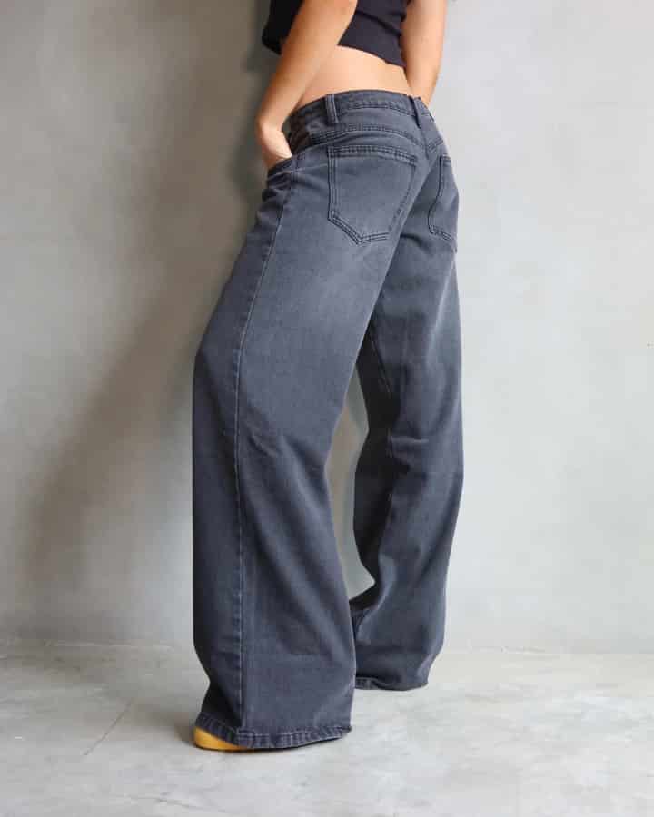 JEAN LOW WIDE FIT TIRO BAJO ANCHO NEGRO - miniatura 3