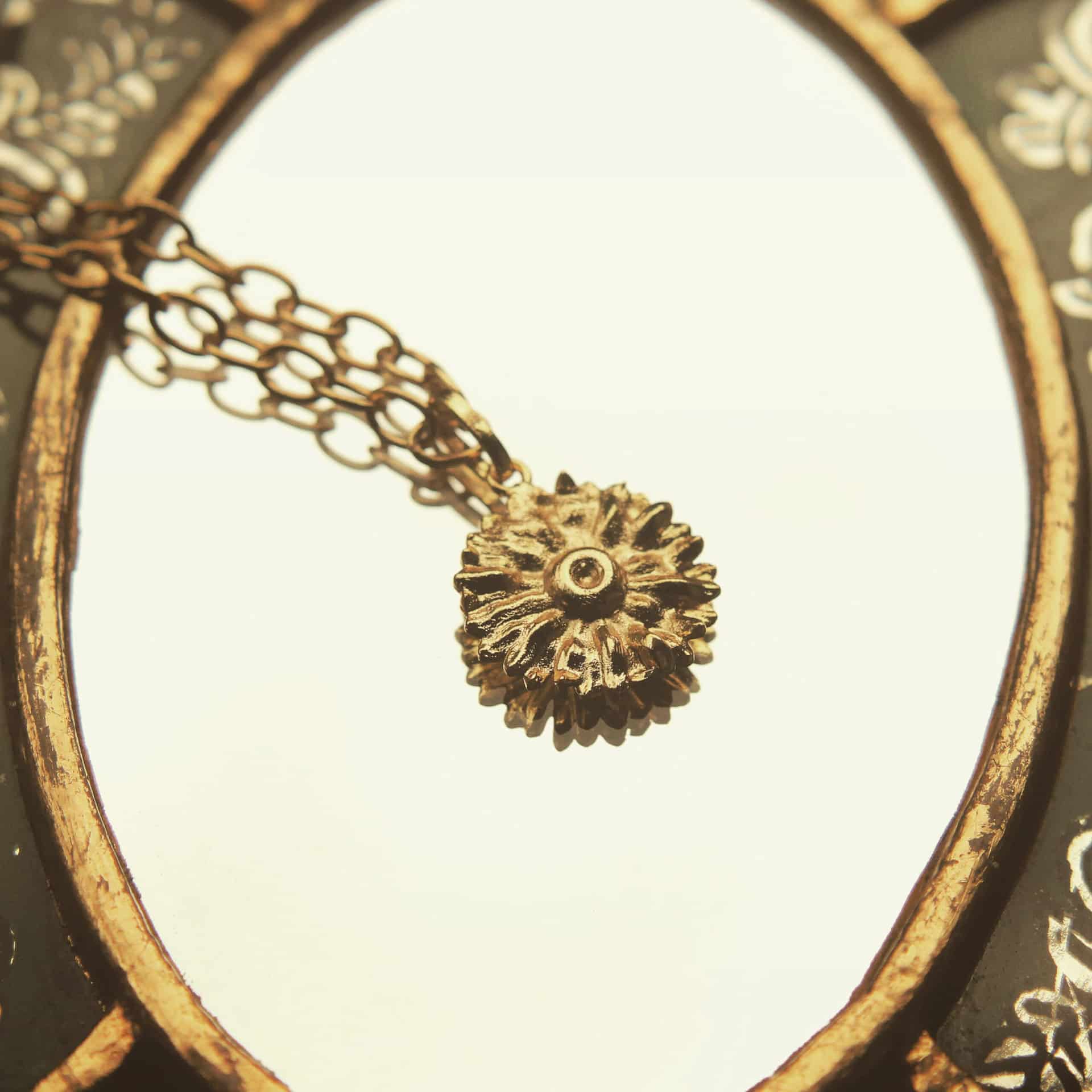 Cadena con flor de margarita mediana - miniatura 2