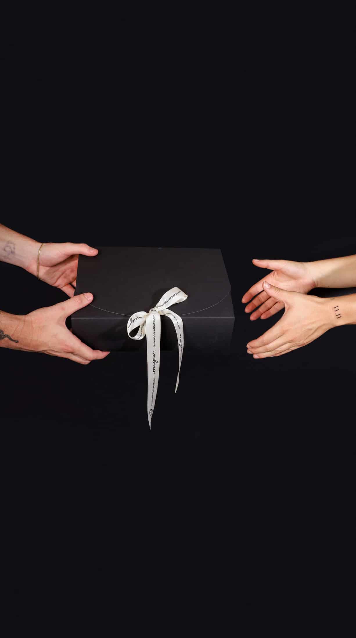 Caja de regalo con moño - miniatura 3