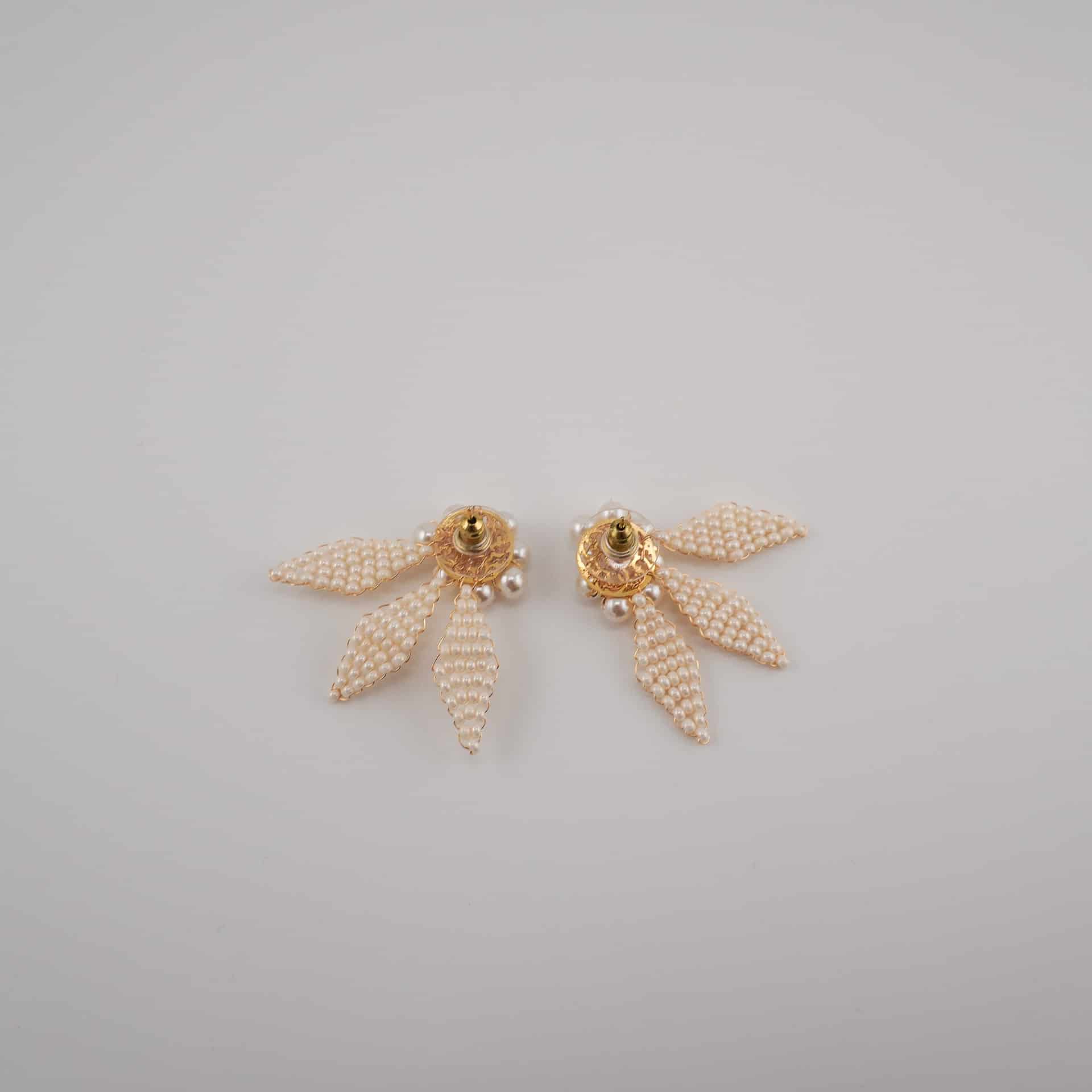 Ever After Petals & Pearls Studs - miniatura 7