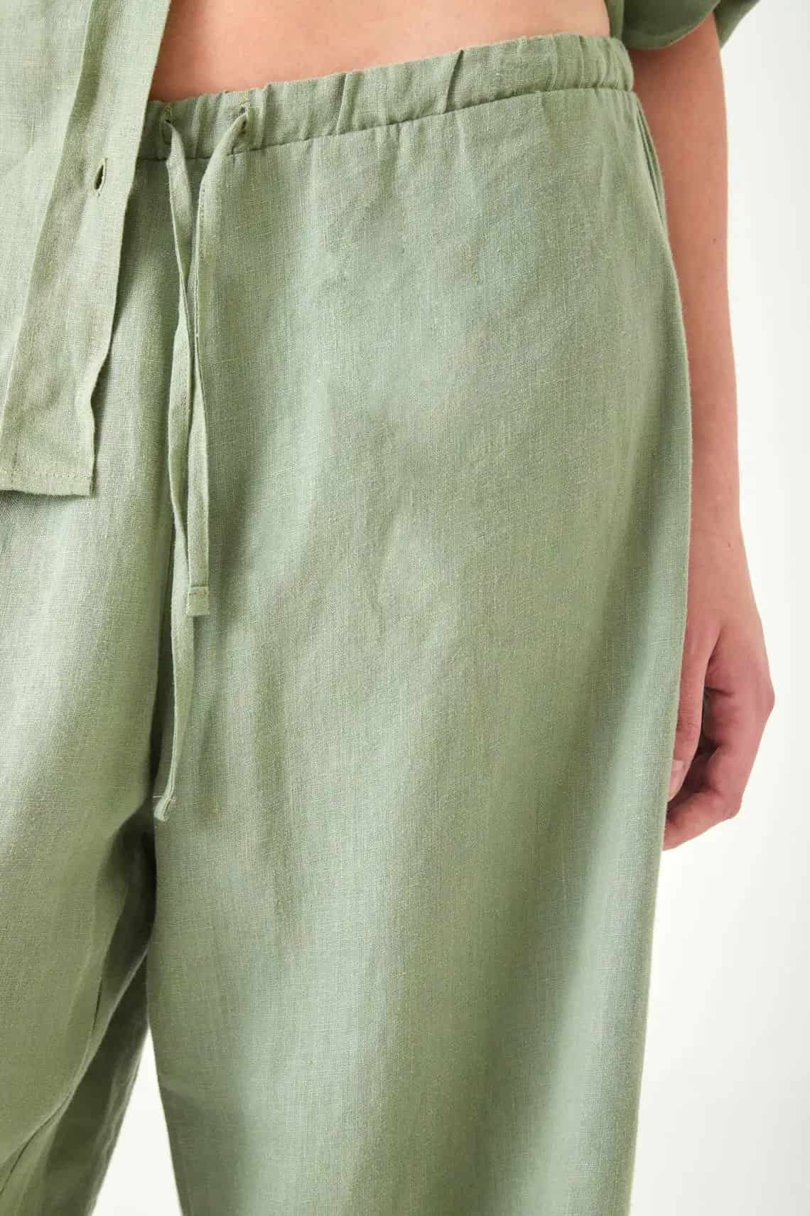 Pantalón pierna ancha con pretina elástica en lino verde salvia para mujer - miniatura 4