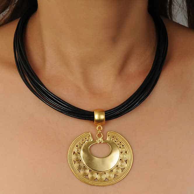 Collar Cuero Negro 10 Vueltas y Dije Extragrande Nariguera de Círculos Tairona - miniatura 2