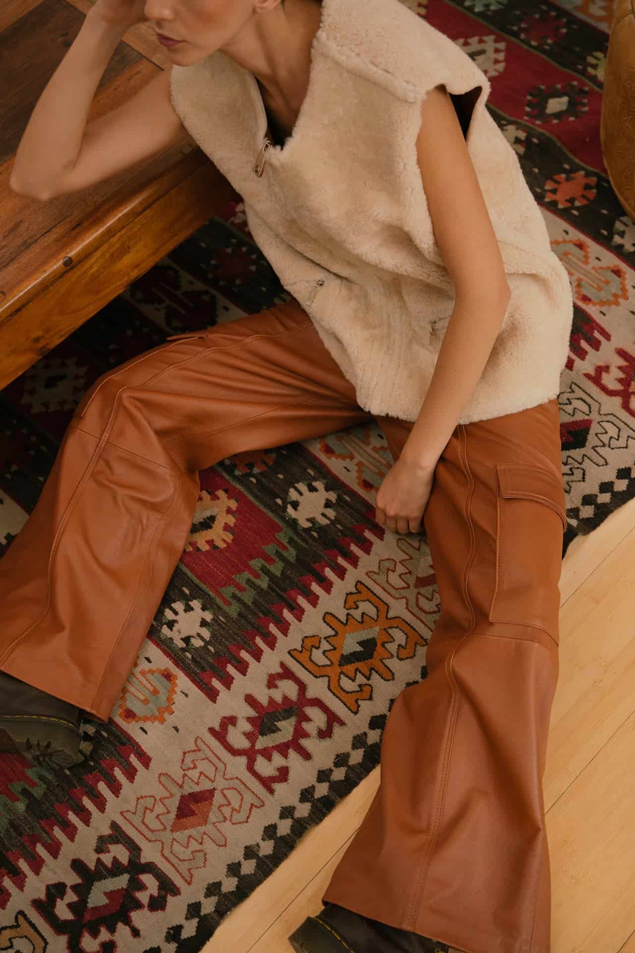 MAYA REVERSIBLE SHEEPSKIN VEST - miniatura 4
