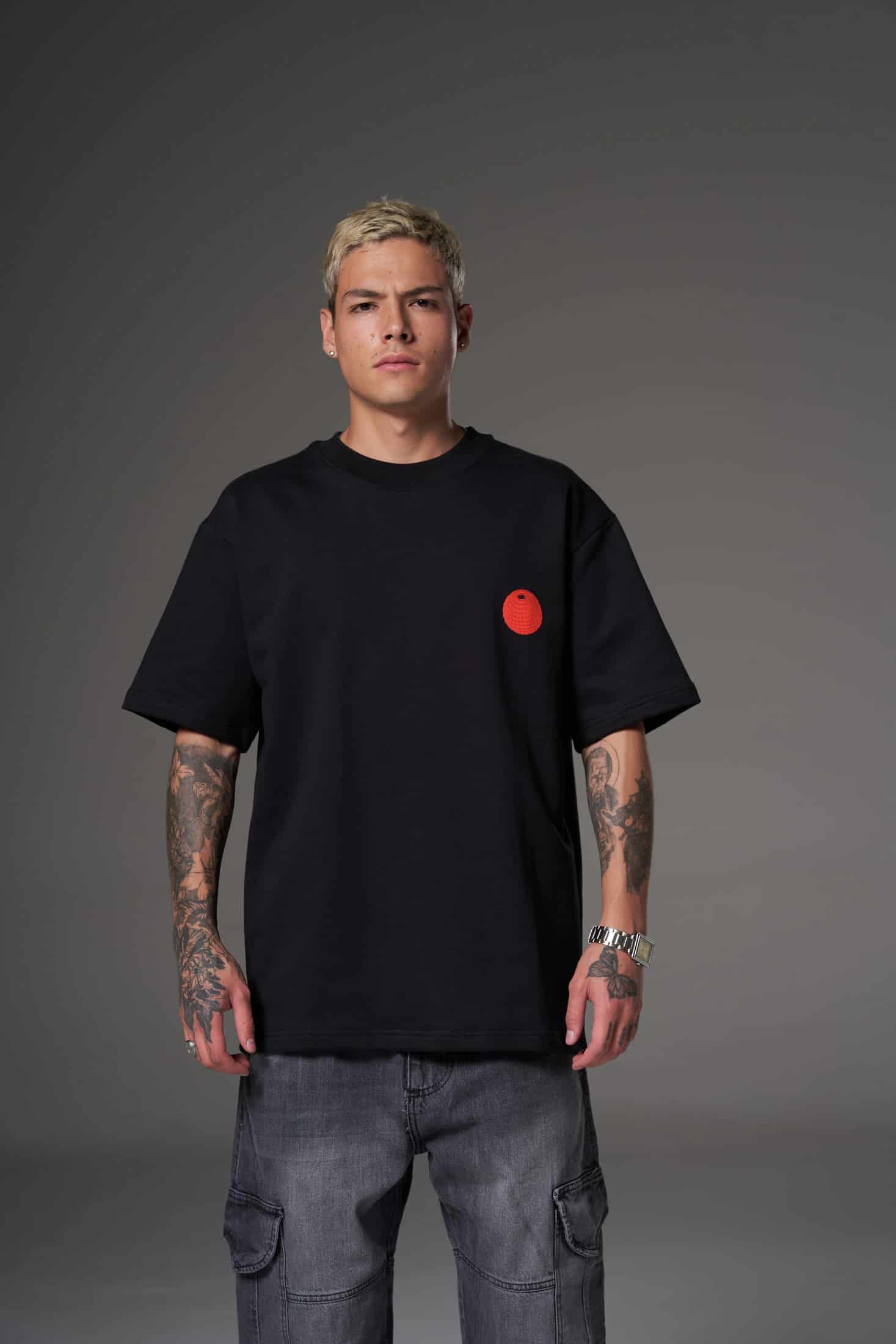T shirt hyper red world negra  300 gramos - miniatura 1